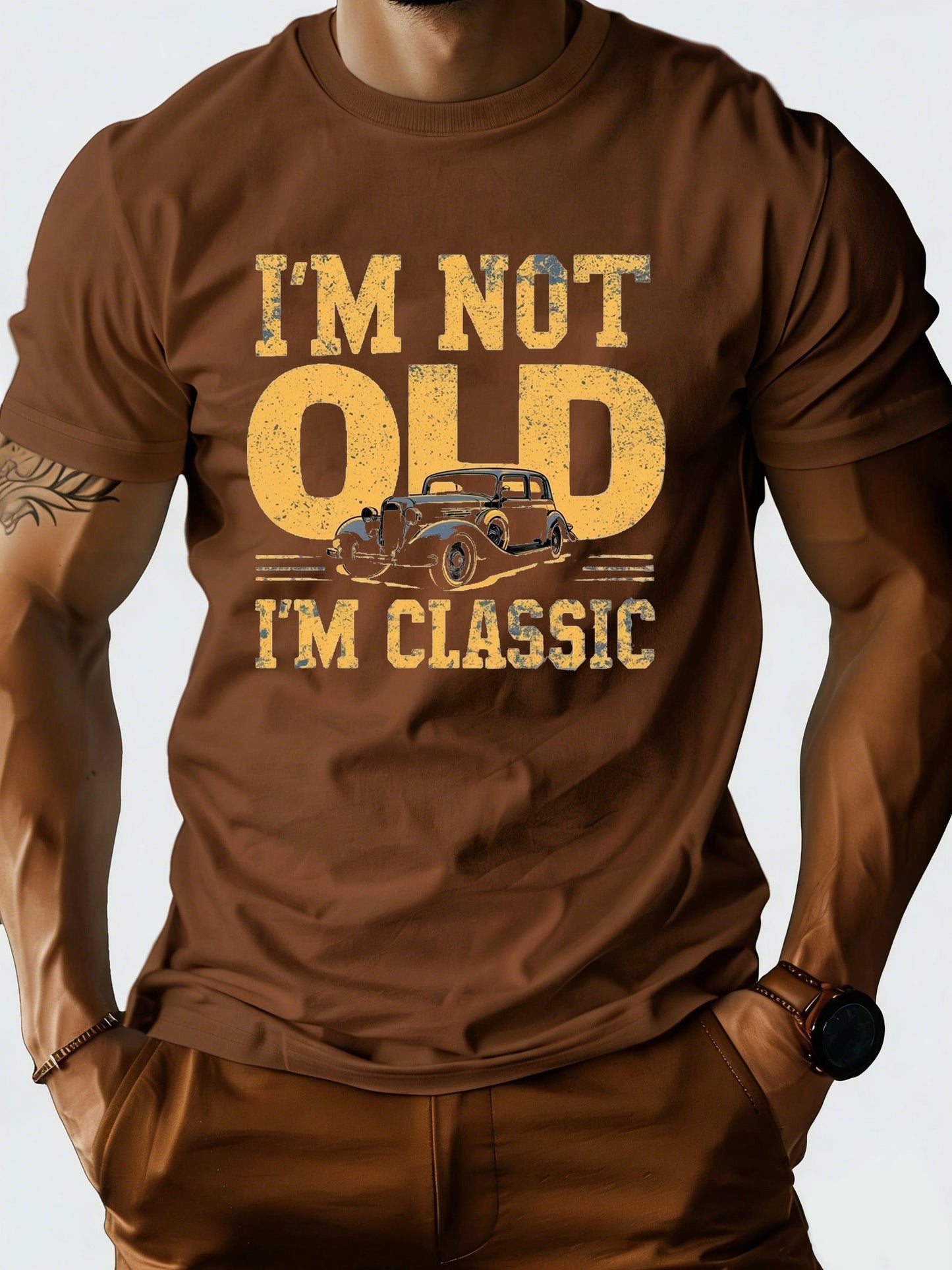 Herren T-Shirt Vintage-Style – Lustiges Geschenk „I’m Not Old, I’m Classic“ – Retro Auto Motiv – Perfekt für Geburtstage und Jubiläen