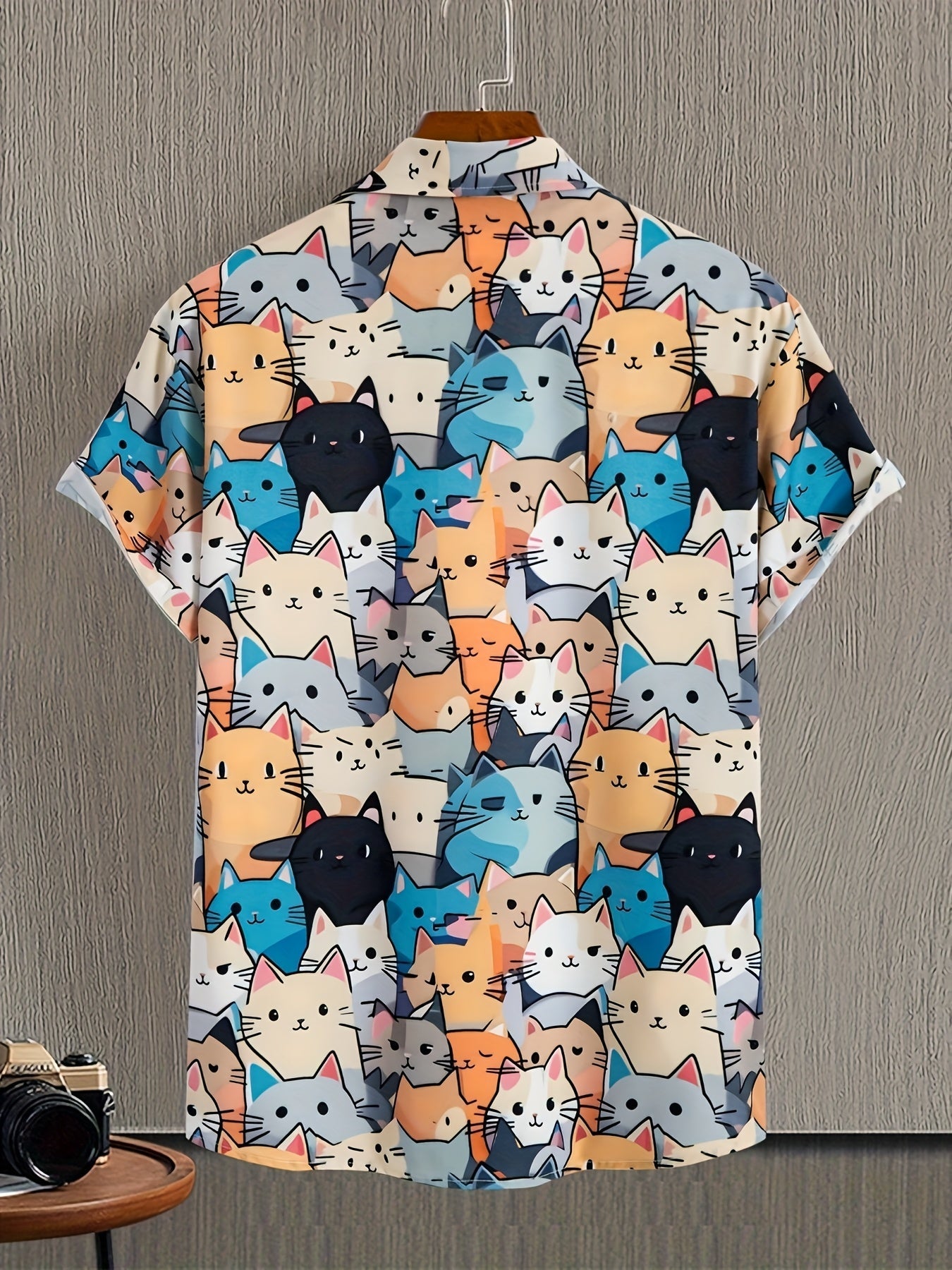 Herren Kurzarmhemd mit Katzenmotiv – Verspieltes Freizeithemd im Cartoon-Stil