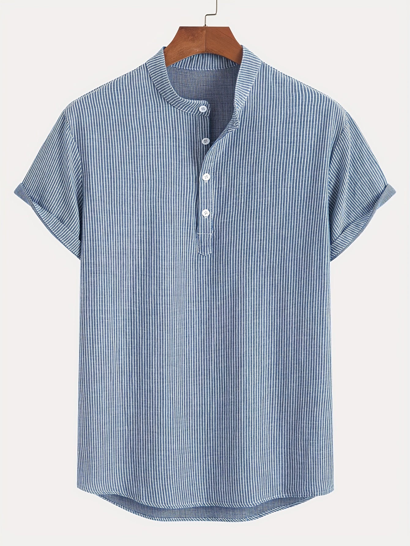 Herren Kurzarm-Henley mit Stehkragen und feinem Streifenmuster – Moderner Freizeitstil