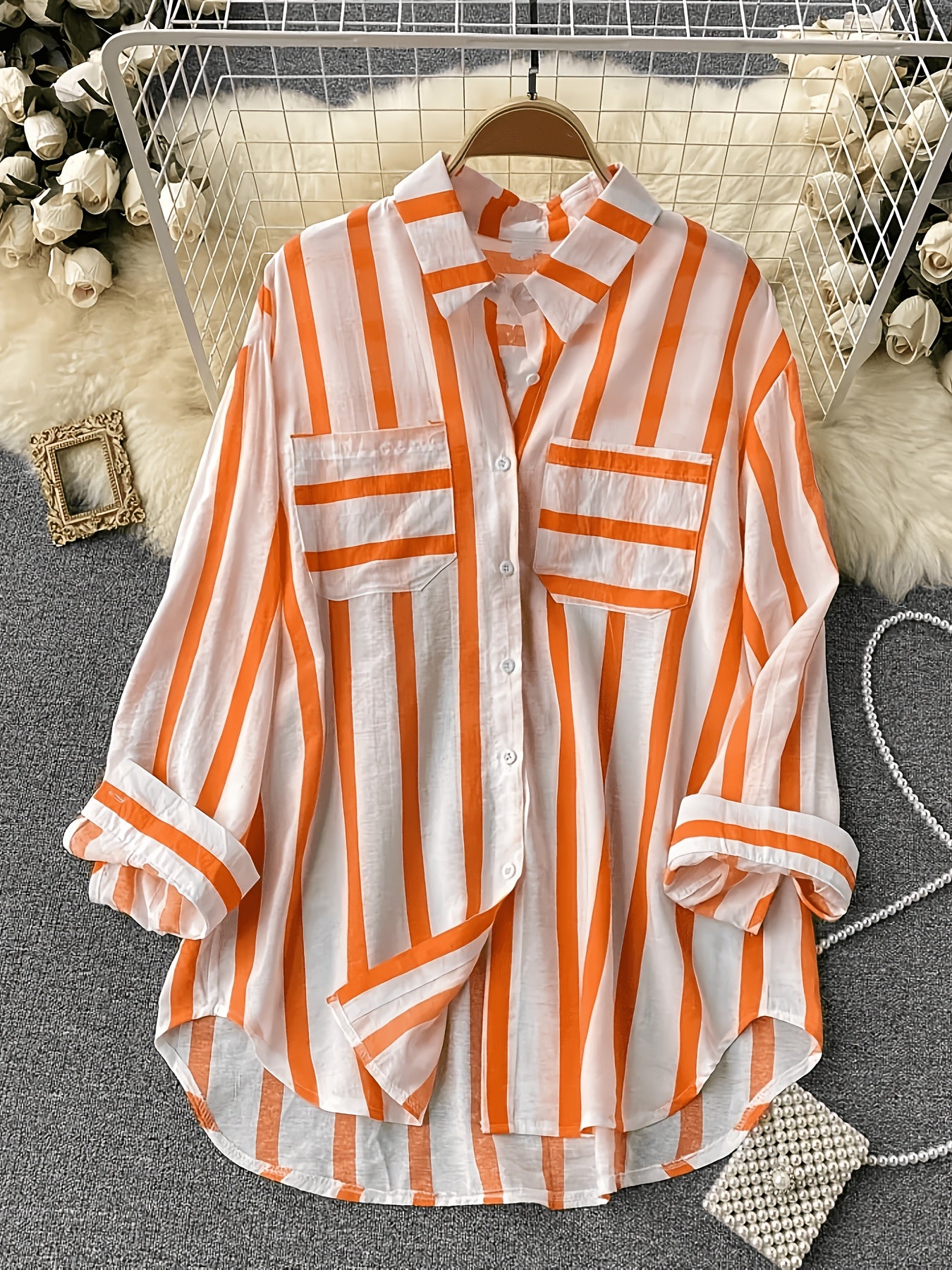 Damen Streifen-Bluse im klassischen Hemd-Stil – Modisches Freizeit- und Büro-Outfit