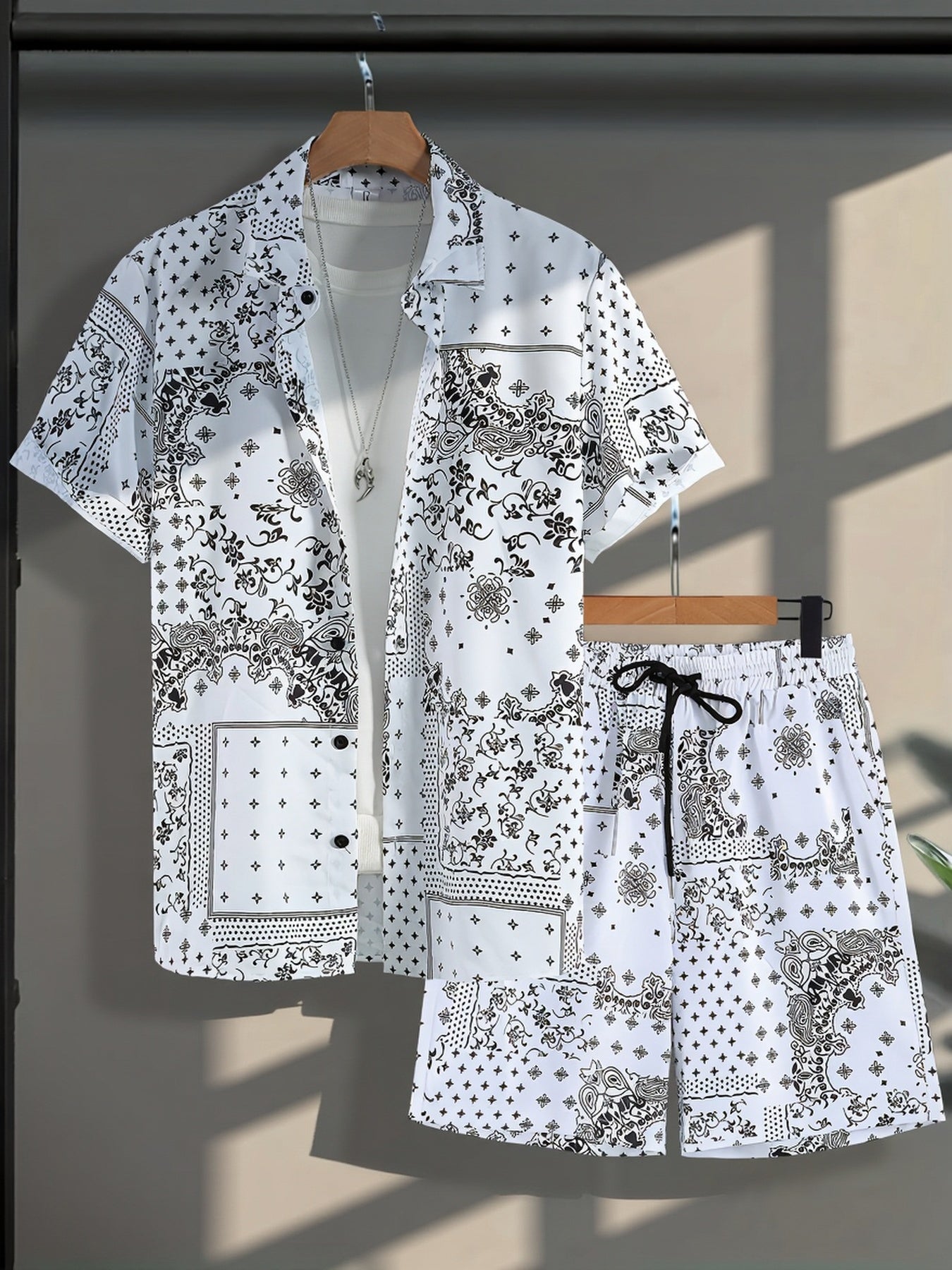 Herren Freizeit Set Kurzarm Hemd und Shorts mit Paisley Muster – Sommer Outfit für Alltag und Urlaub
