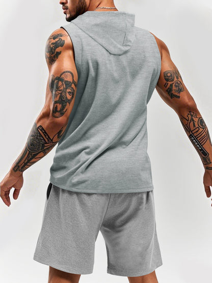 Herren Fitness Set mit Kapuzen-Ärmelloshirt und Shorts mit Kreuz-Print – Sportlicher Streetstyle Zweiteiler