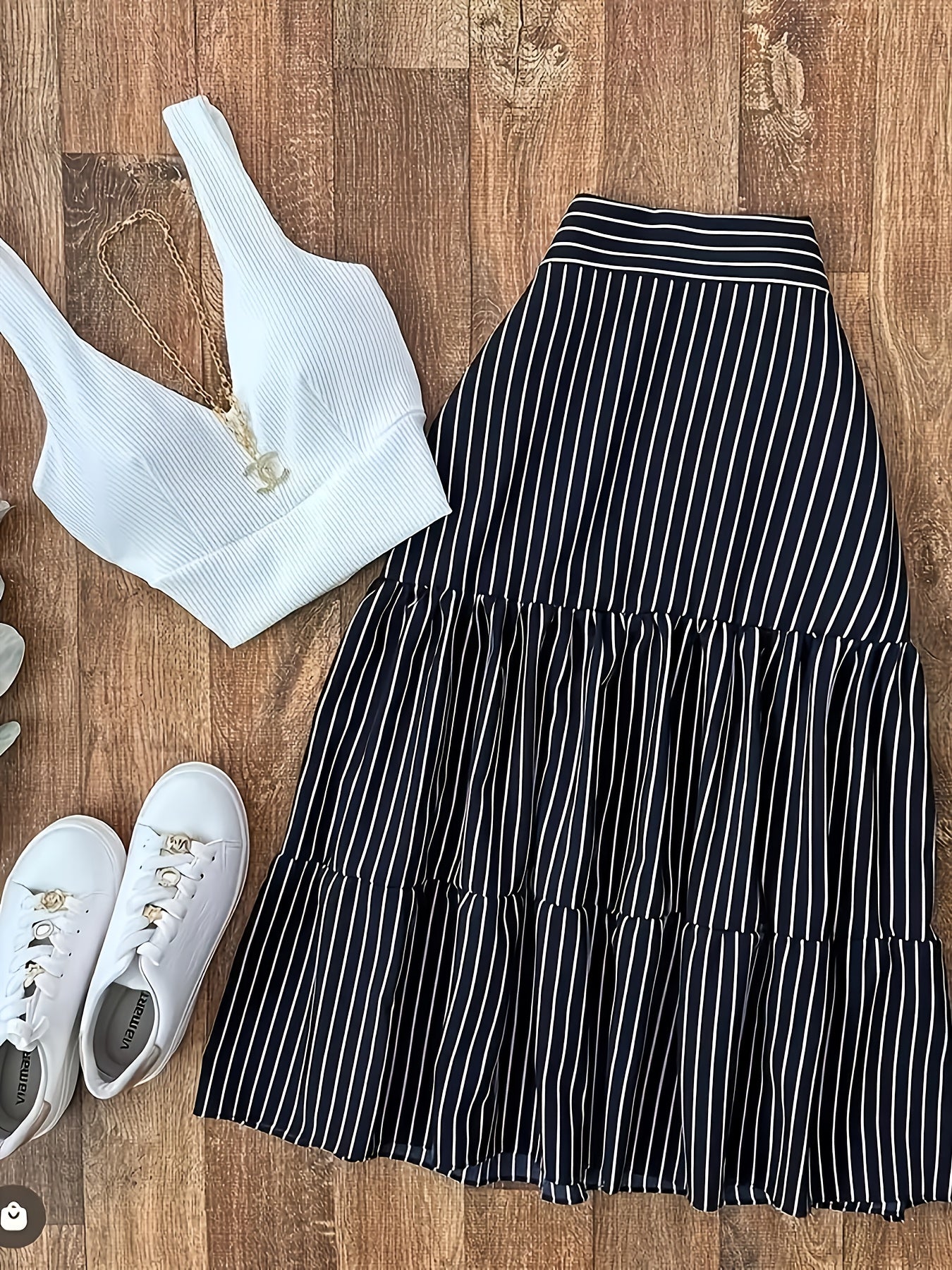 Damen Resort Style Zweiteiler – Elegantes Top und Gestreifter Maxirock für Urlaubslooks