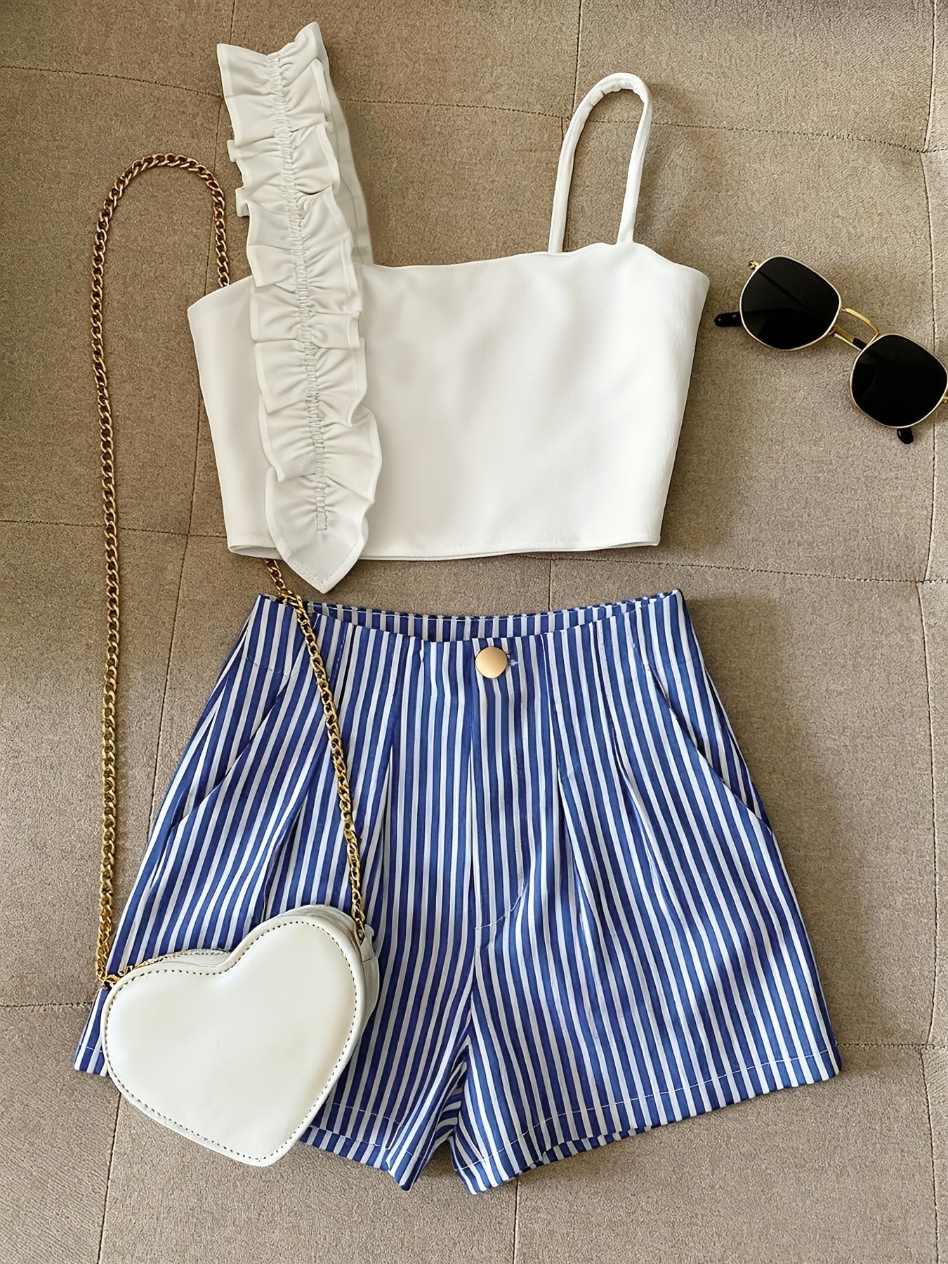 Damen Zweiteiler Set – Modisches Top mit Rüschen und Gestreifte Shorts, Stilvolles Outfit für Freizeit und Alltag