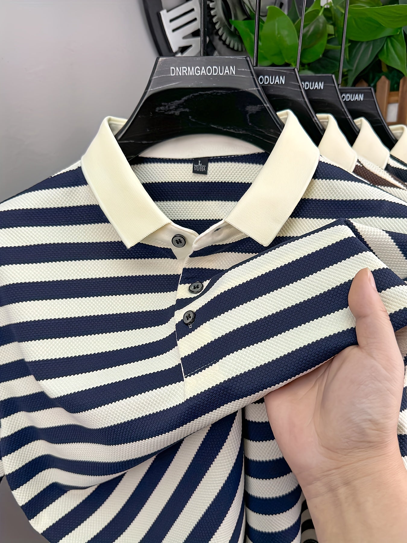 Herren Poloshirt mit klassischem Streifenmuster – Kurzarm, maritimer Look, eleganter Freizeitstil