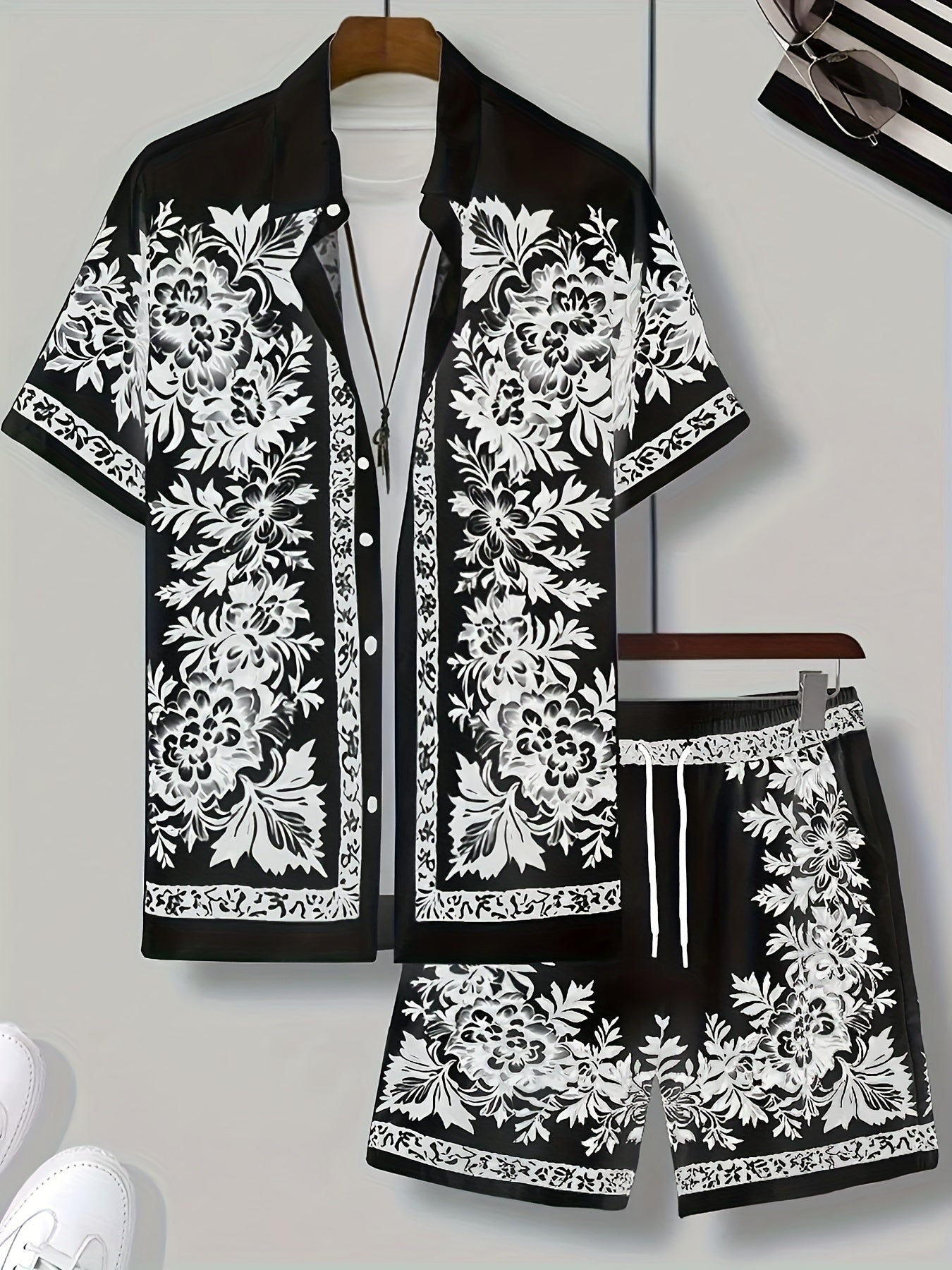 Herren Sommer Kurzarm Freizeit Set mit Blumenmuster – Zweiteiliges Hemd und Shorts, Perfekt für Urlaub & Strand
