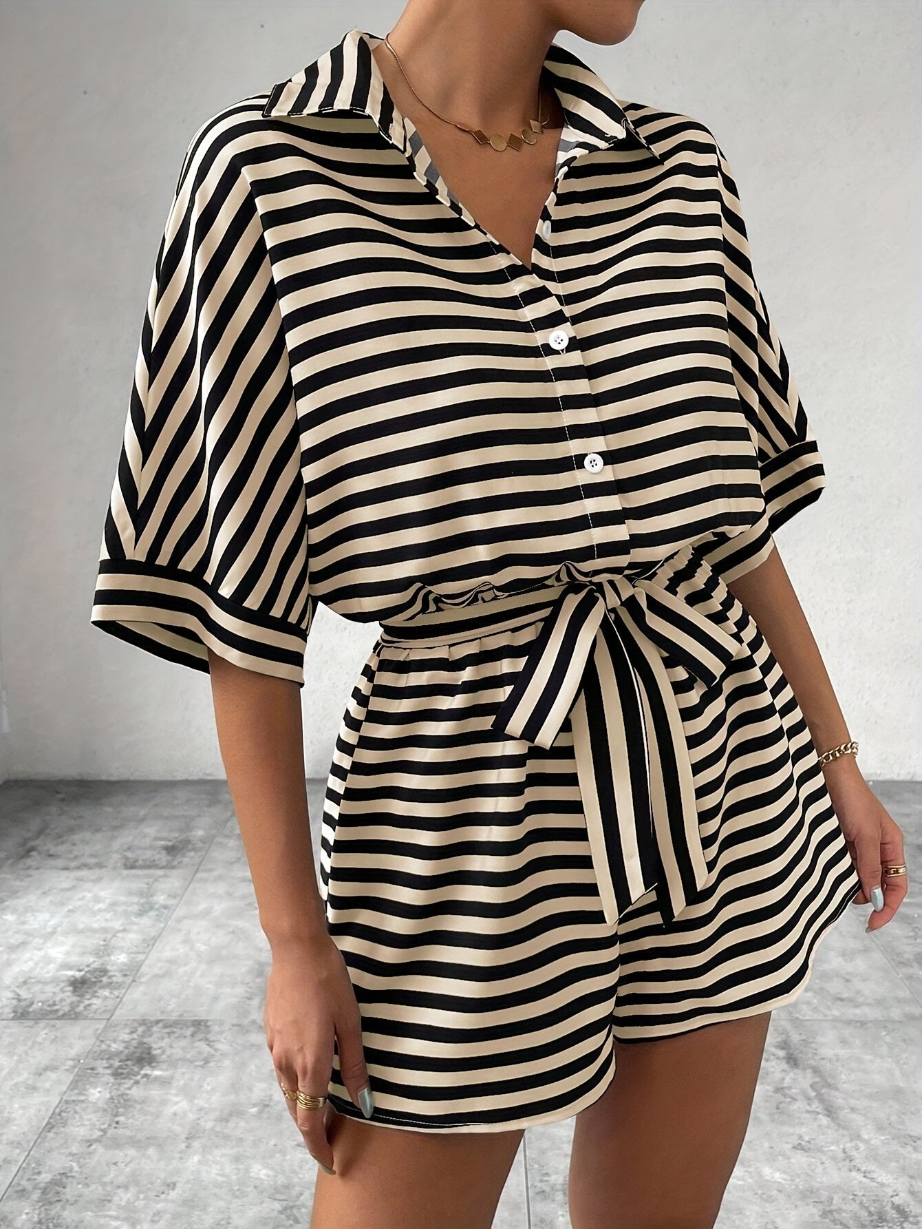Damen Sommer Overall gestreift – Lässiger Jumpsuit mit Gürtel für Alltag und Urlaub