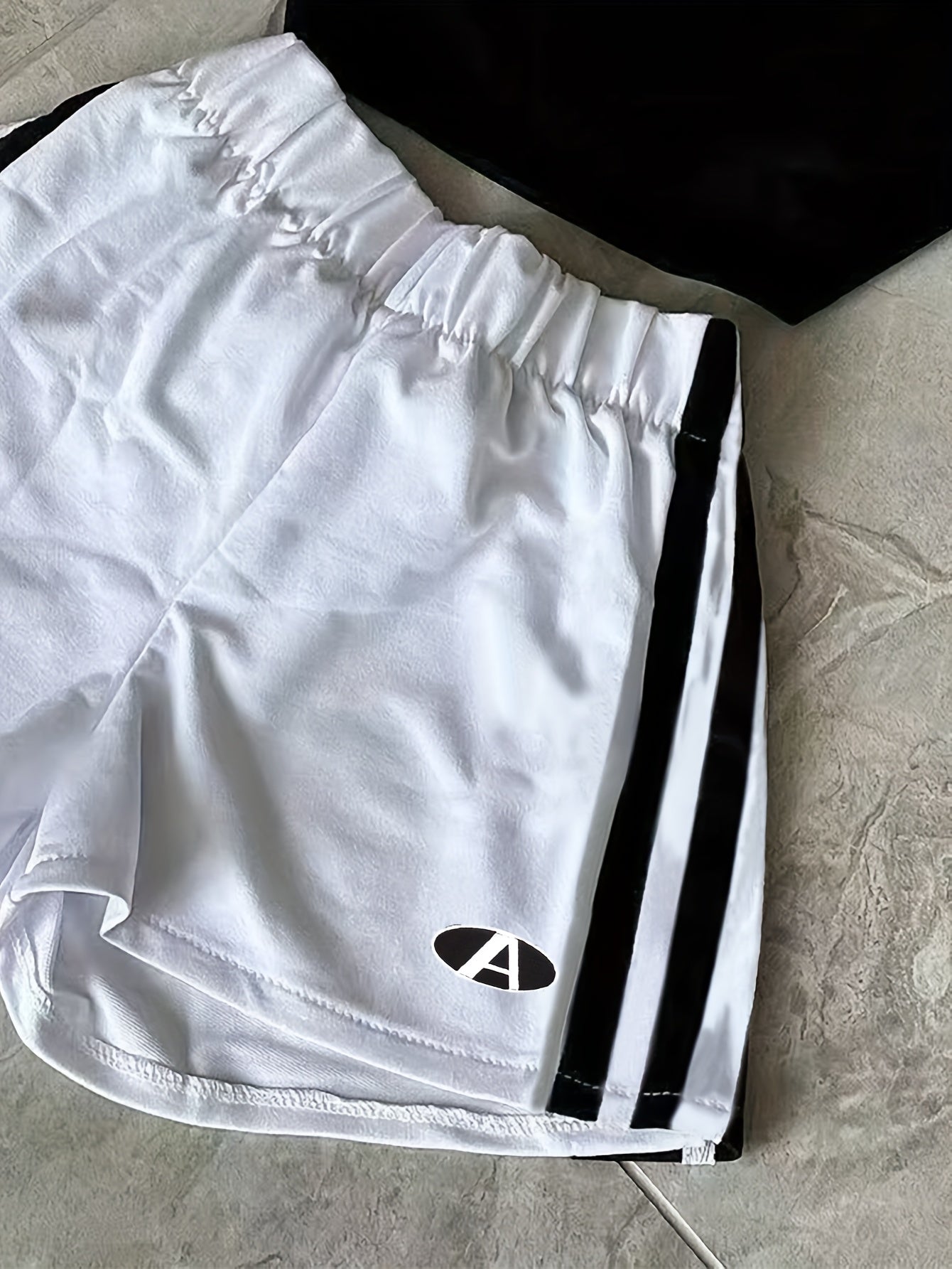 Damen Sportliches Zweiteiler Set – Modernes Crop Top und High-Waist Shorts, Athleisure Look, Fitness & Streetwear