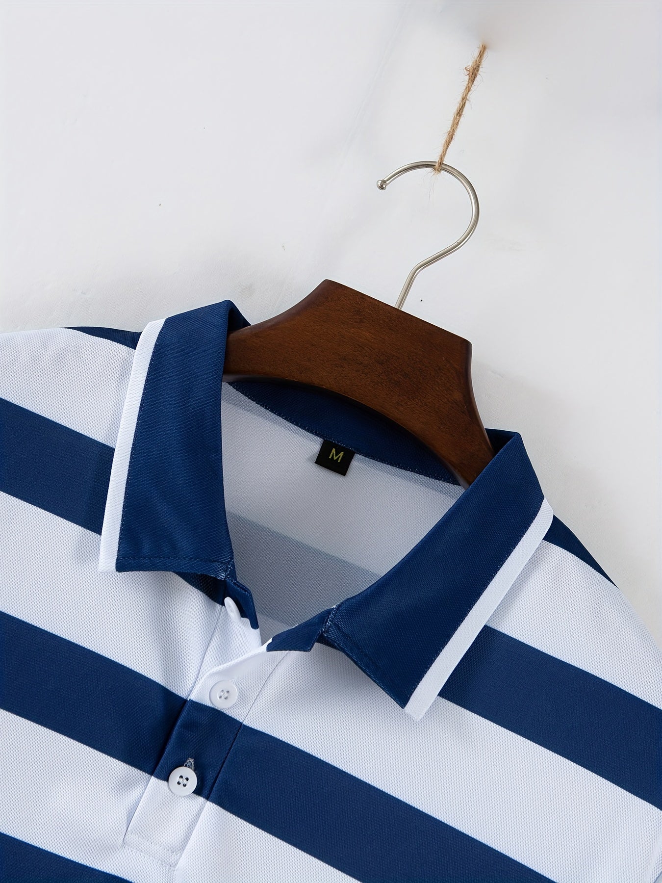Herren Polo-Shirt mit Streifenmuster – Moderner Freizeit-Look für Alltag und Büro
