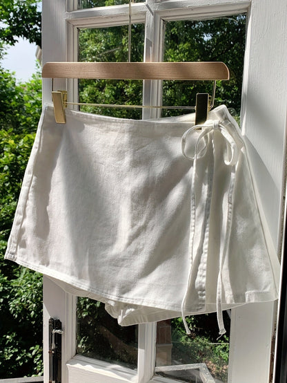 Damen Wickel-Strandskort mit Shorts – Femininer Beach-Look