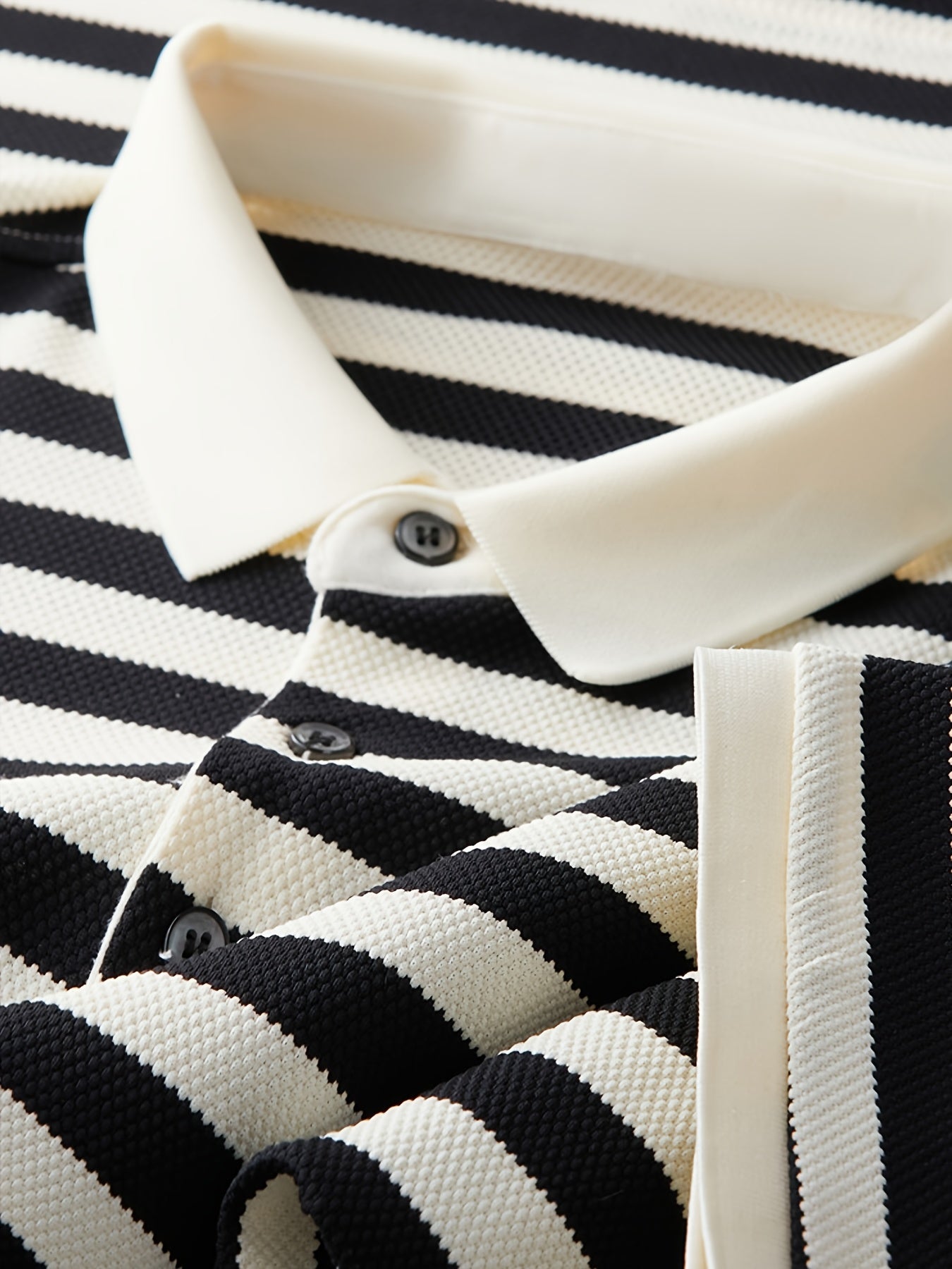 Herren Poloshirt mit klassischem Streifenmuster – Kurzarm, maritimer Look, eleganter Freizeitstil