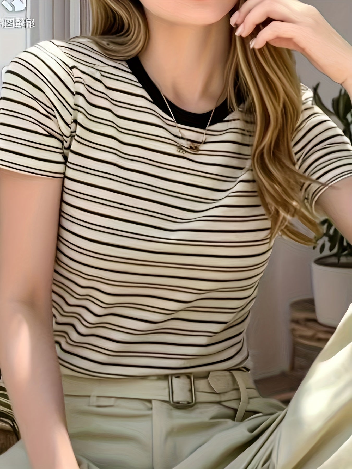 Damen T-Shirt mit Streifenmuster und Rundhalsausschnitt – Eleganter Freizeitstil für Alltag und Büro