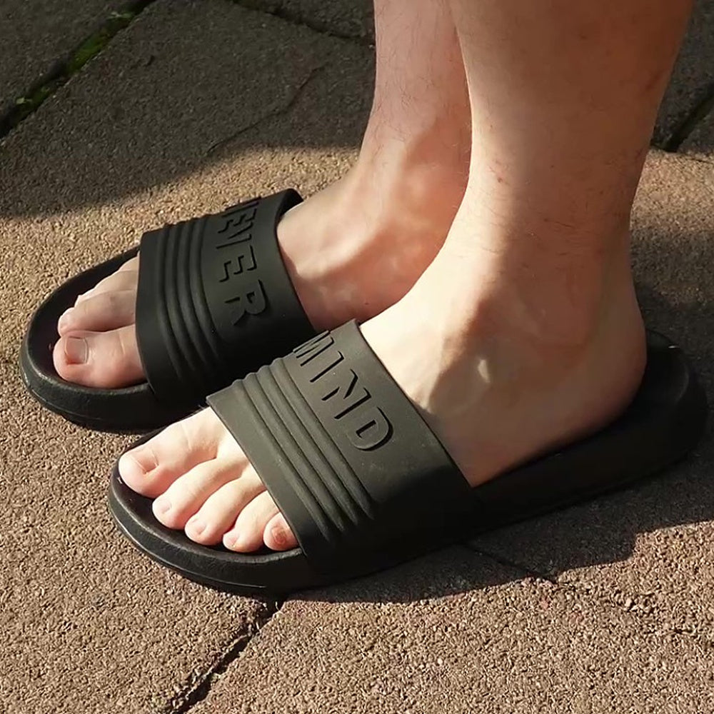 Herren Badeslipper mit Logo-Prägung – Bequeme Slides für Freizeit, Strand und Pool