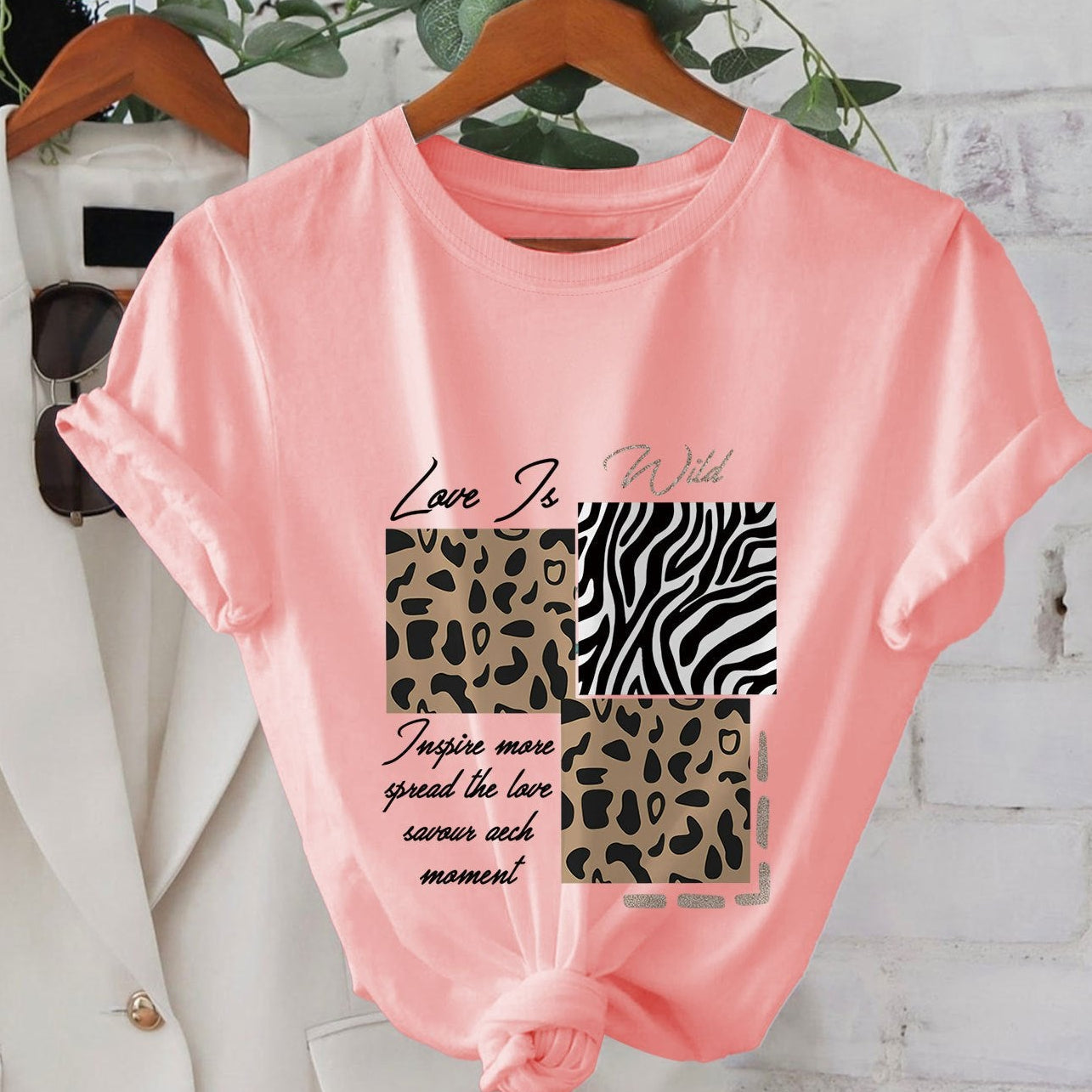 Damen T-Shirt mit Animal Print und Spruch – Modisches Statement Shirt für Alltag und Freizeit