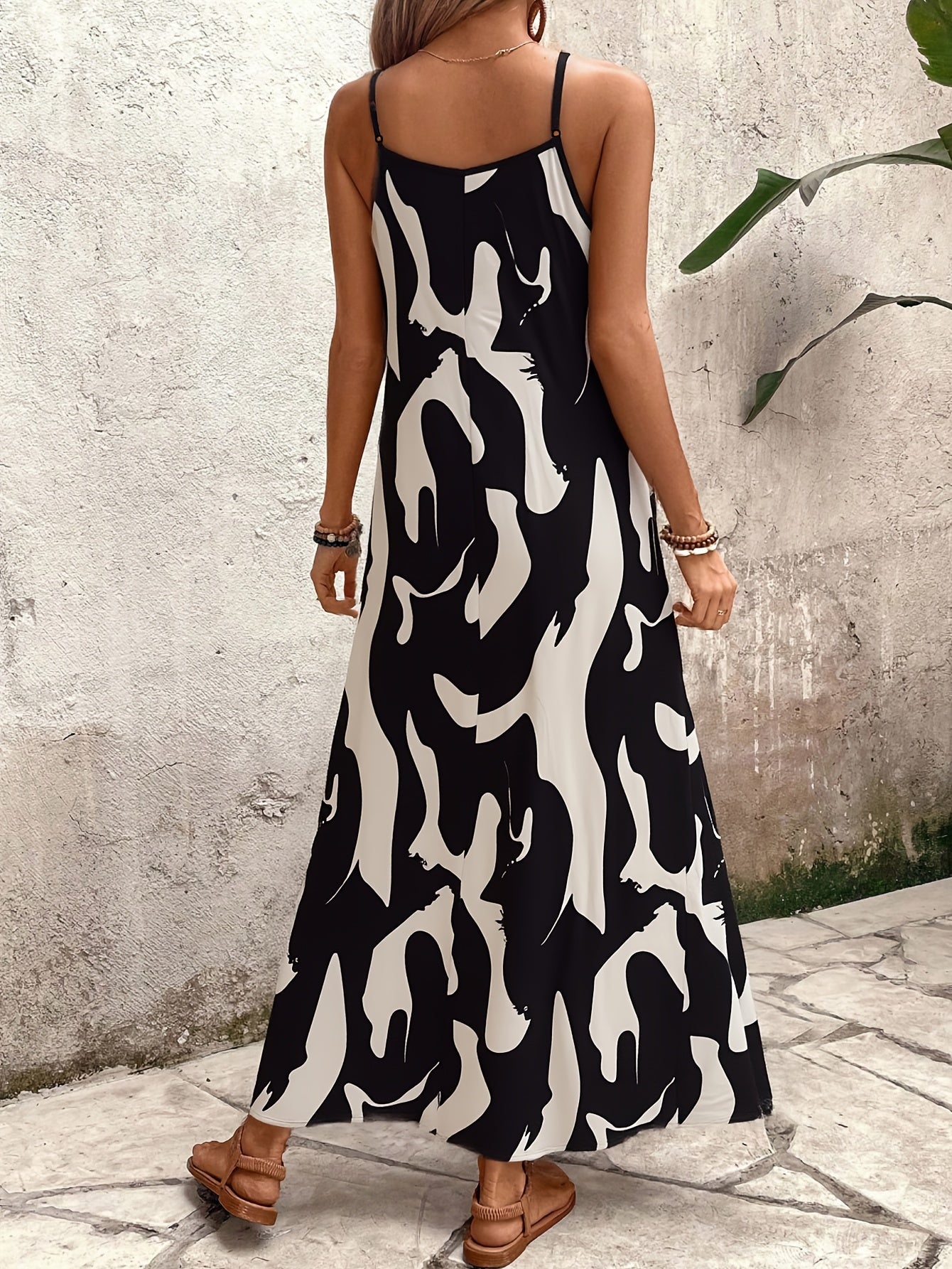 Damen Maxikleid mit abstraktem Muster und lässigem Sommerstil