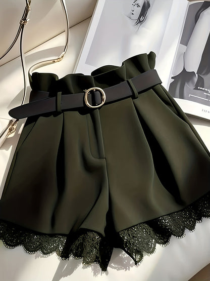 Damen High-Waist Paperbag Shorts mit Gürtel und Spitzenbesatz – Eleganter City-Look und Abend-Outfit