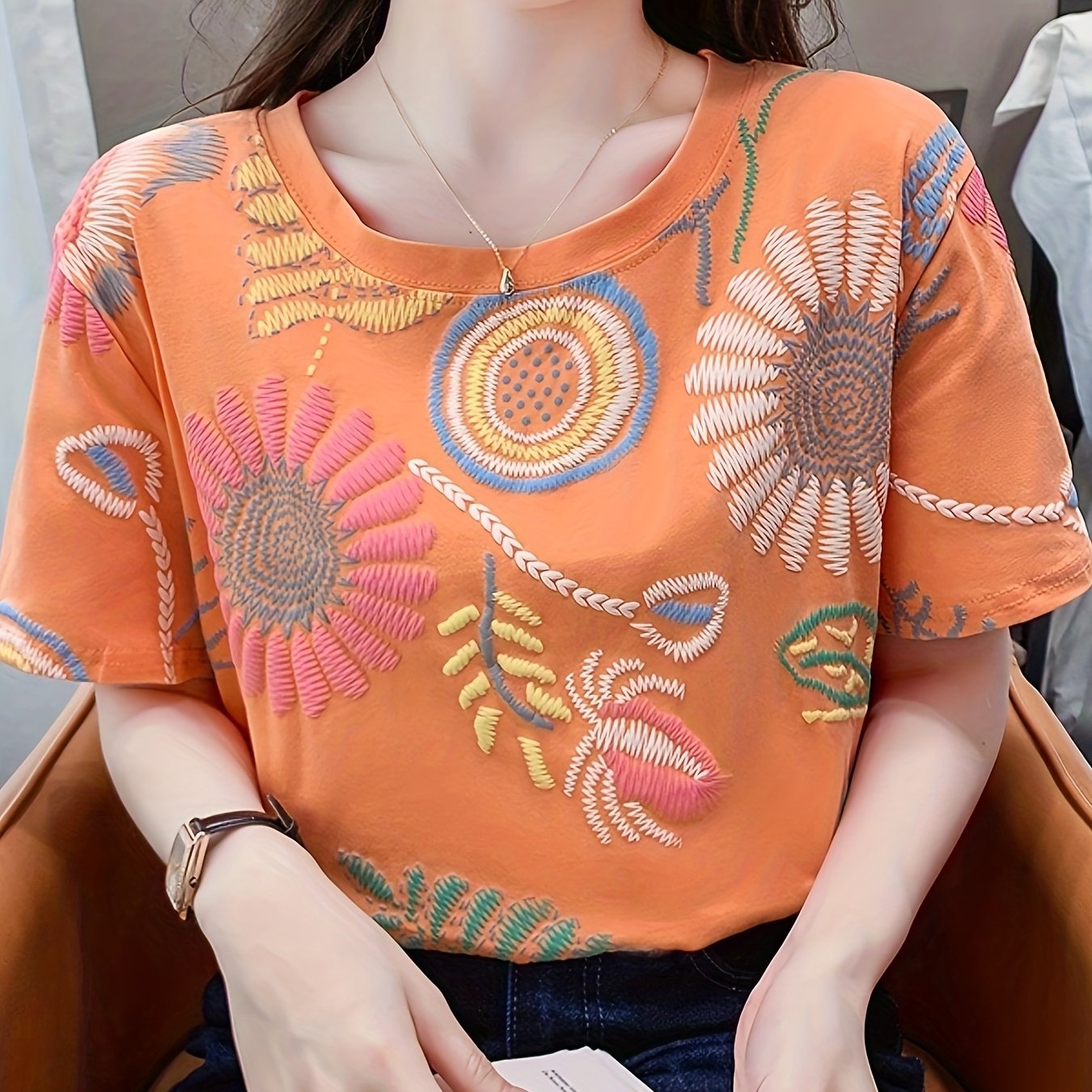 Damen T-Shirt mit bunter Stickerei und floralen Mustern – Sommerliches Freizeitshirt im Boho-Stil