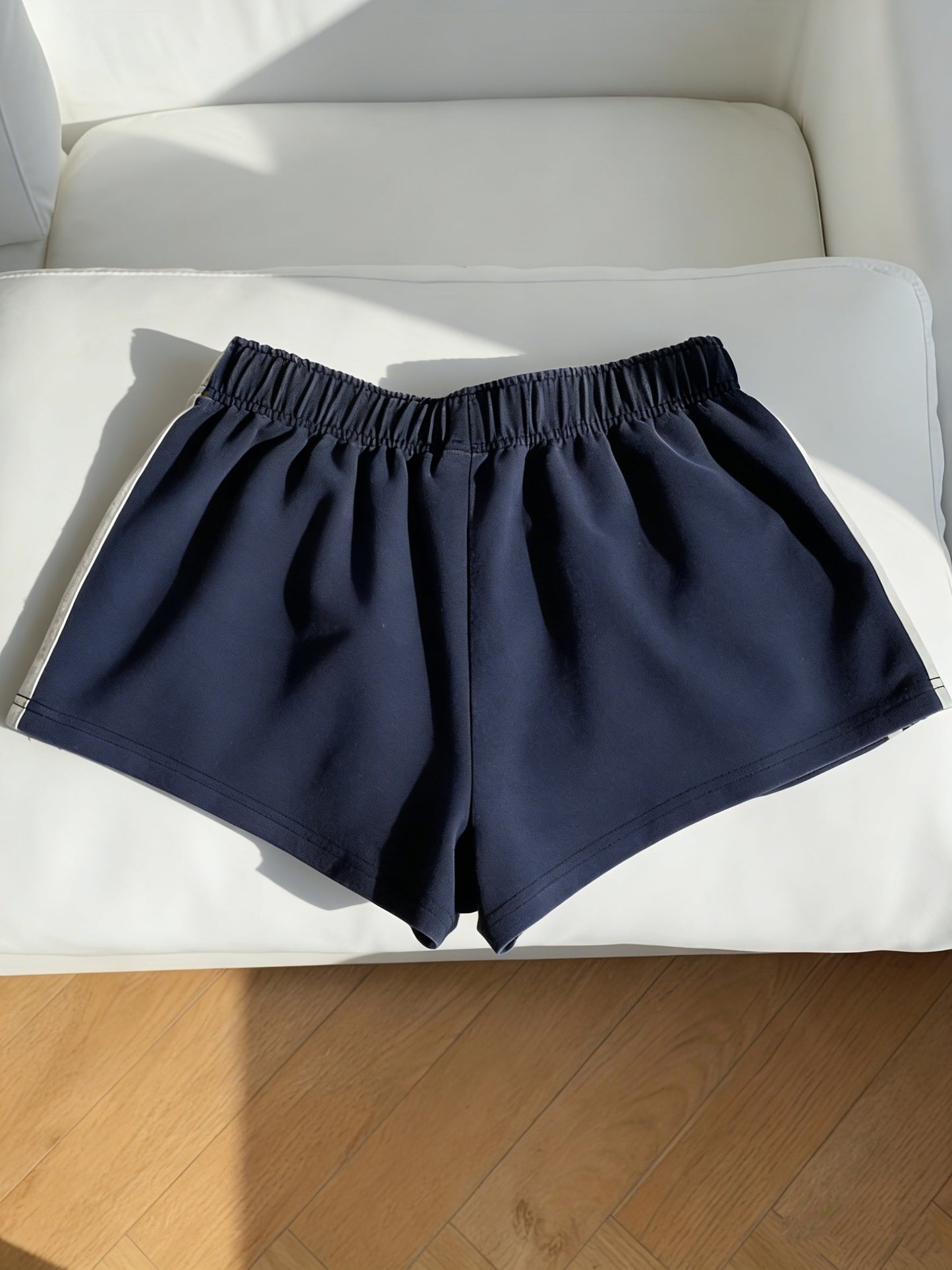 Damen Sport Shorts mit Streifen – Bequeme Trainingshose für Fitness & Freizeit