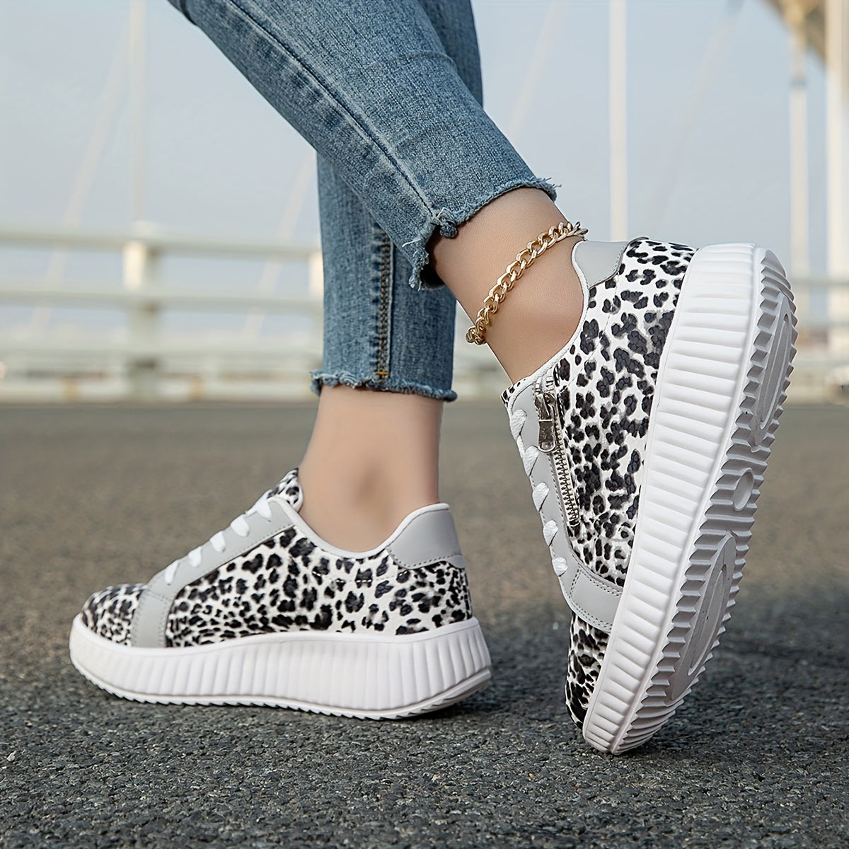 Damen Plateau-Sneaker mit Leopardenmuster und Reißverschluss – Modische Freizeitschuhe für Alltag und Ausgehen