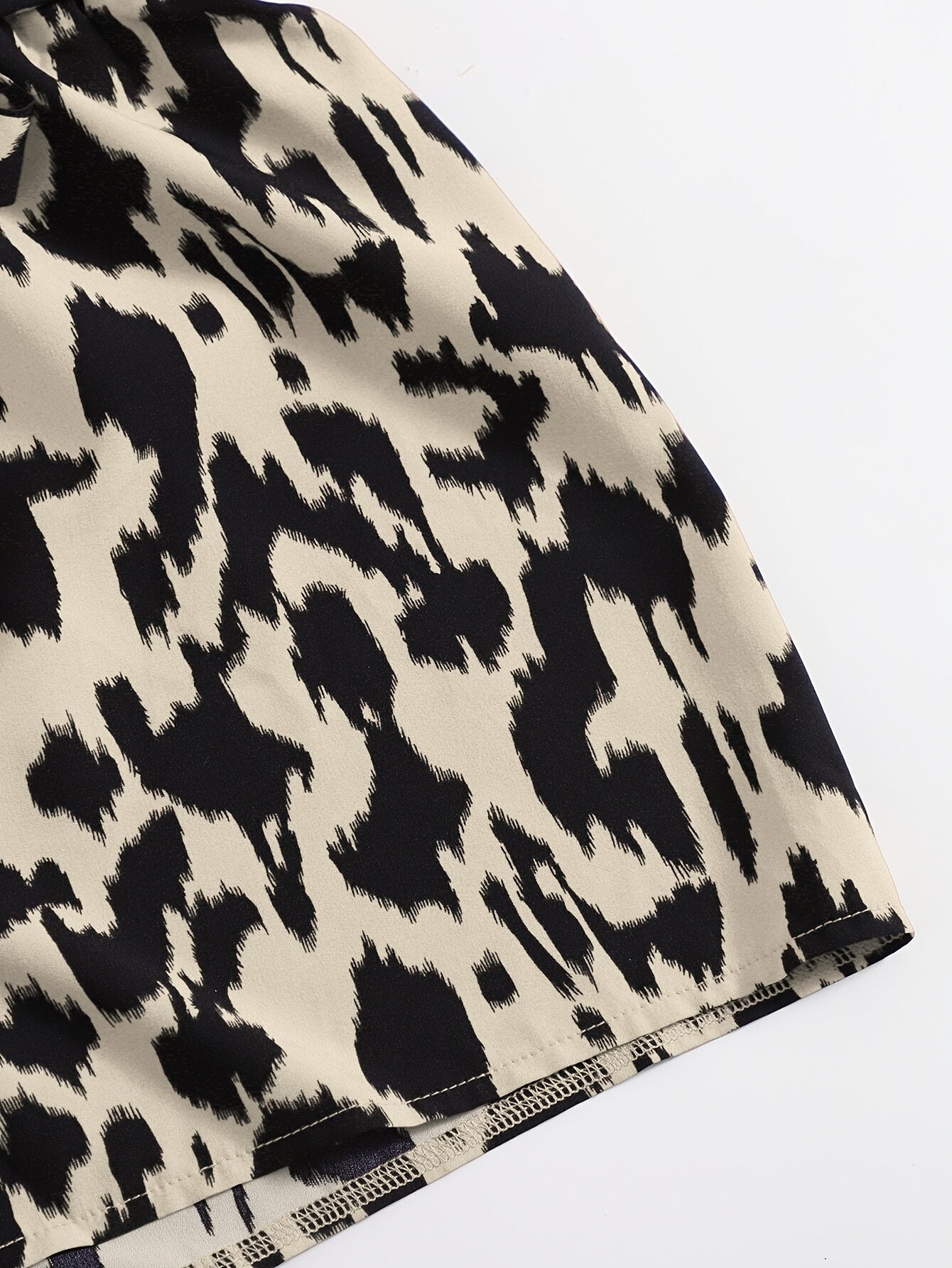 Damen Sommer Set mit Ein-Schulter-Top und Animalprint Shorts – Modisches Freizeit Outfit