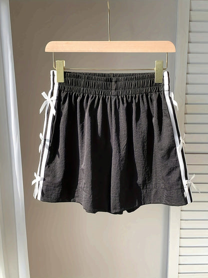 Damen Sommer Shorts mit Schleifendetail und sportlichem Streifen – Freizeit & Urlaub