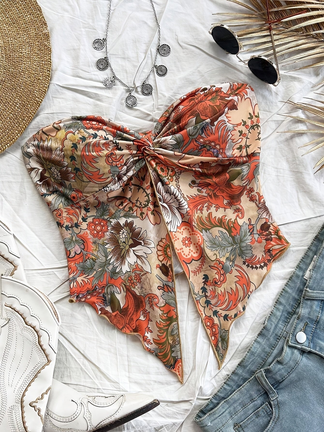 Damen Trägerloses Blumen-Crop-Top mit Knoten-Detail und Schmetterlingsform