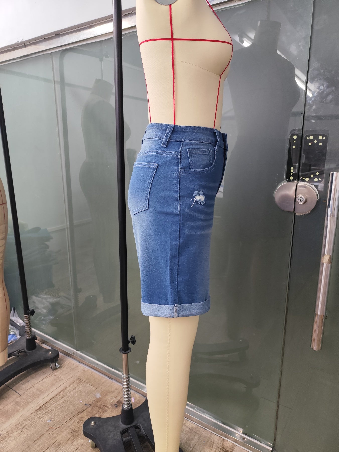 Damen Jeans-Bermuda Shorts im Casual Street Style – Hoher Bund, Used-Look, Sommermode