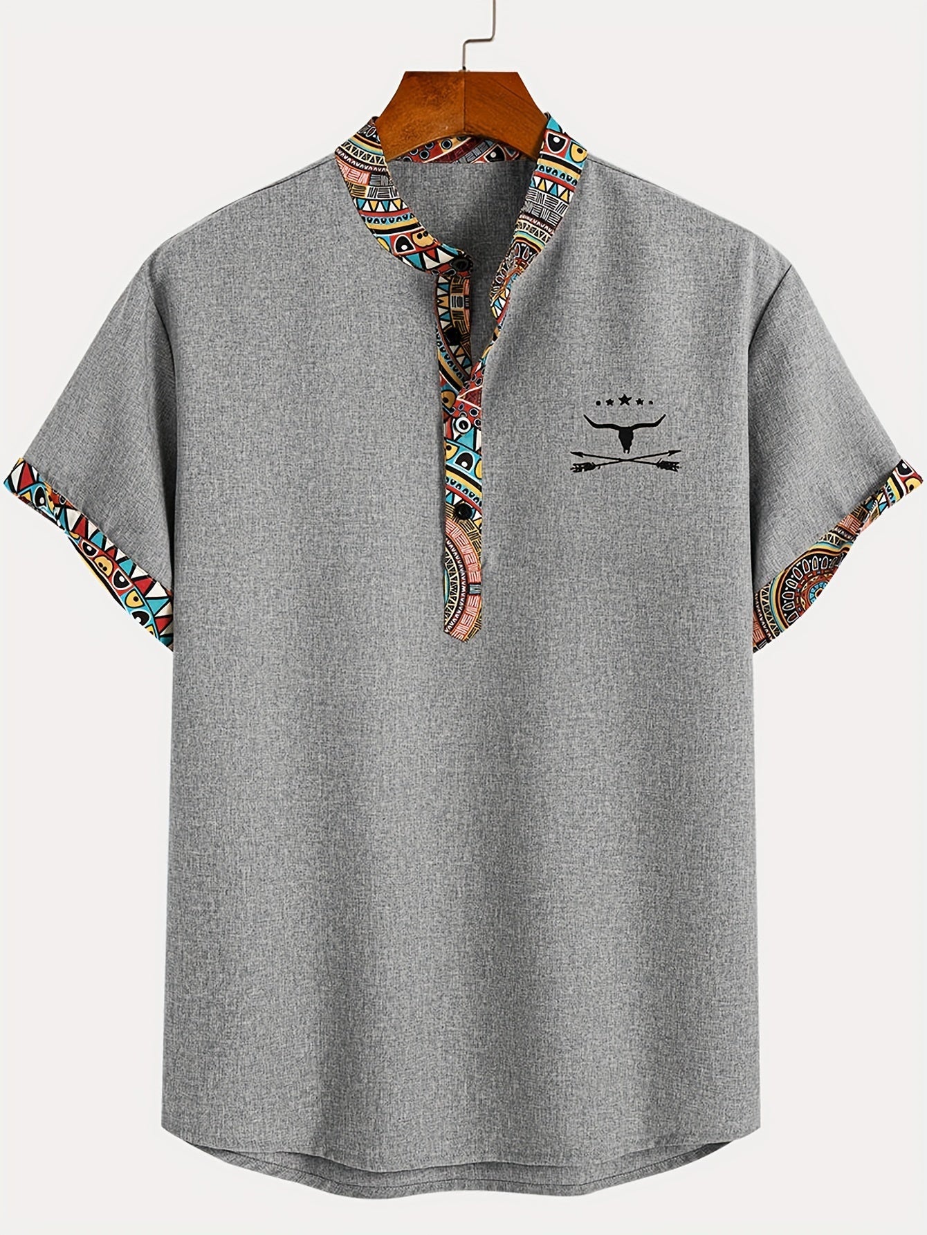 Herren Ethno-Kurzarmshirt mit Modernem Muster und V-Ausschnitt – Lässige Mode für Alltag und Freizeit