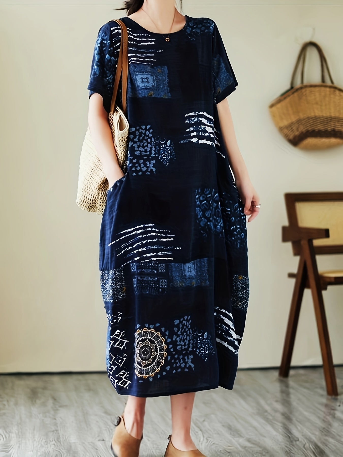 Damen Oversize-Kleid mit künstlerischem geometrisch-botanischem Muster und kurzen Ärmeln – Lässiges Freizeitkleid mit Taschen
