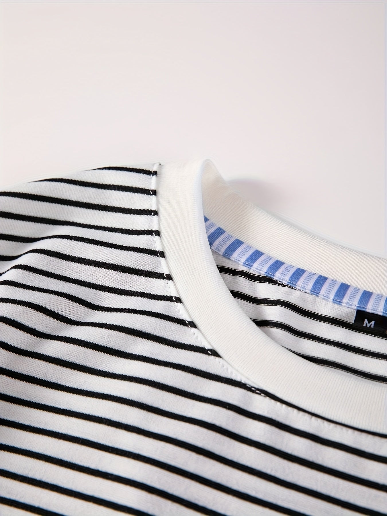 Herren T-Shirt mit Streifenmuster – Kurzarm, Zeitloser Stil, Vielseitig für Alltag und Freizeit