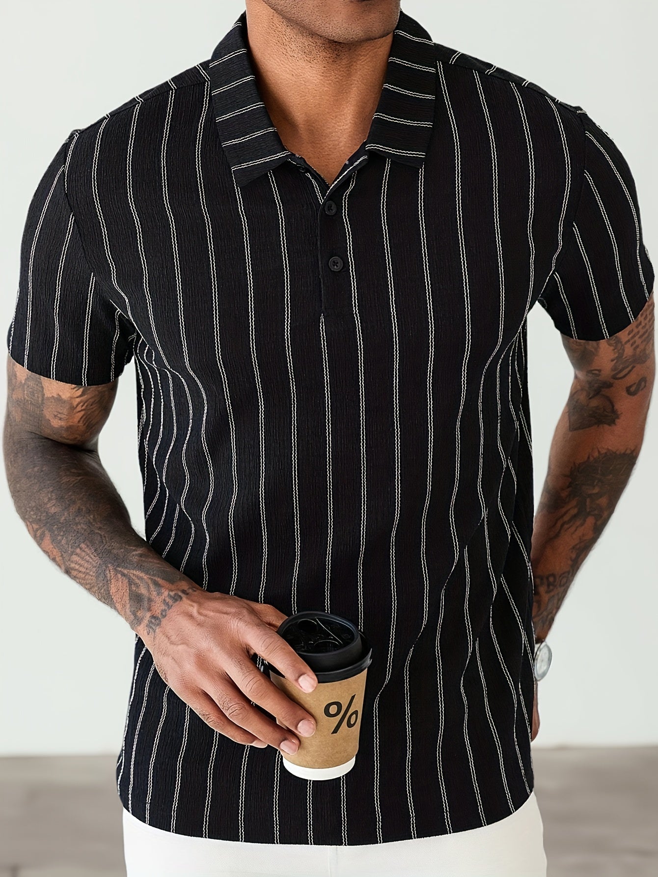 Herren Poloshirt mit Nadelstreifen – Modernes Kurzarm-Design für Alltag und Freizeit