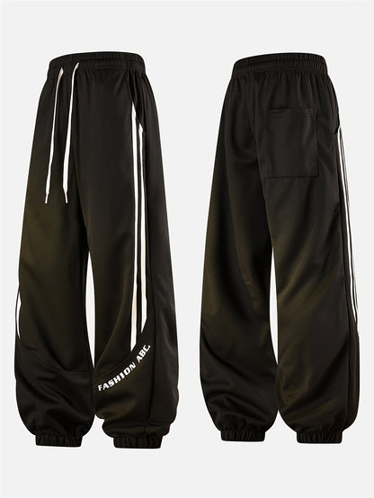 Herren Streetwear Jogginghose mit weitem Bein und Kontraststreifen – Urban Freizeitlook