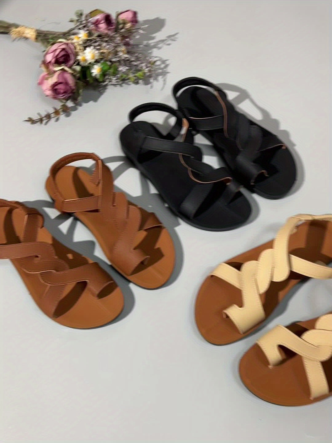 Damen Zehentrenner-Sandalen mit Wellenriemen und Sternendetail – Elegante Flats für Urlaub & Freizeit