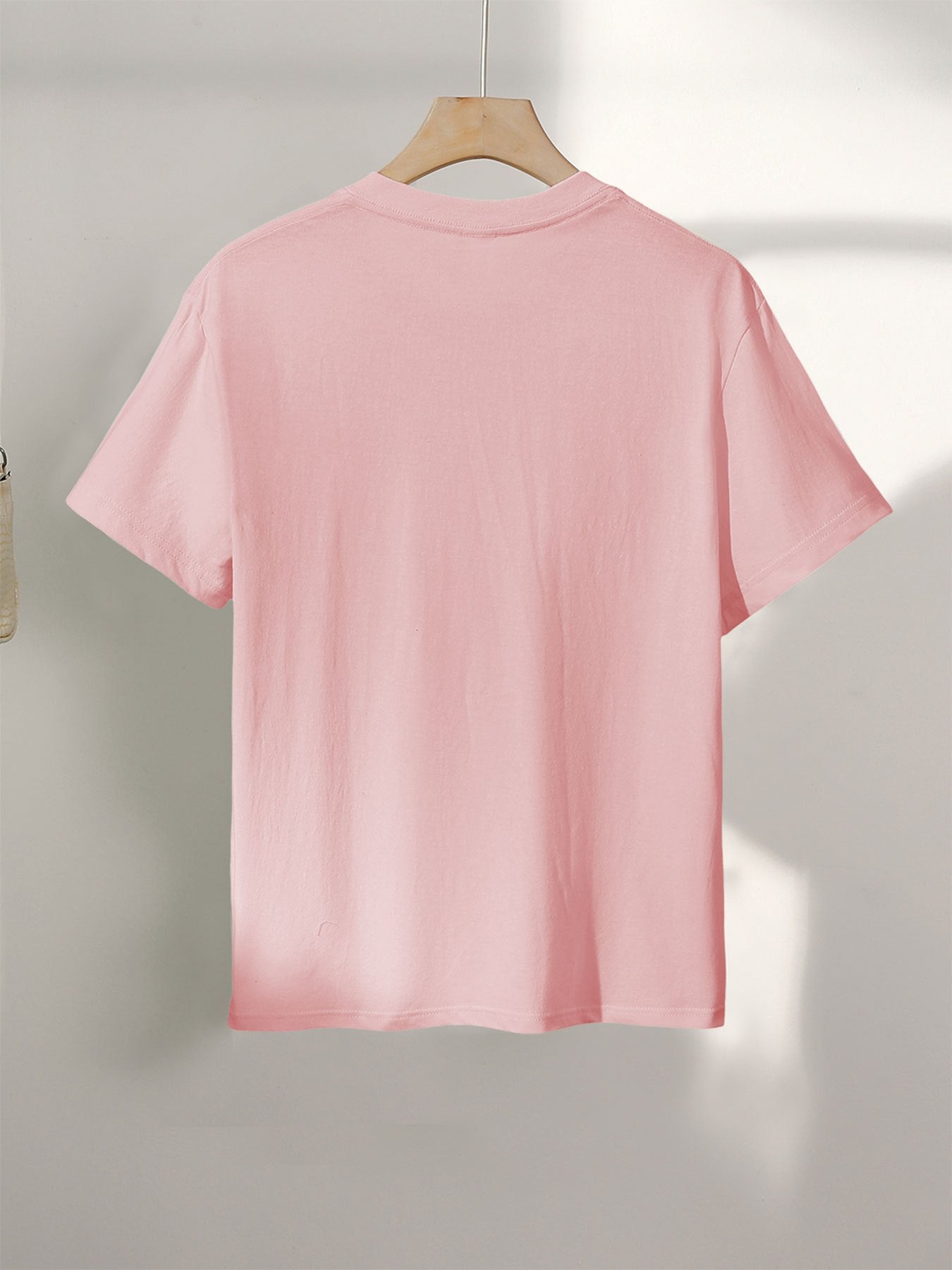 Damen T-Shirt mit abstraktem Gesicht Print – Modernes Casual Design für Alltag und Freizeit