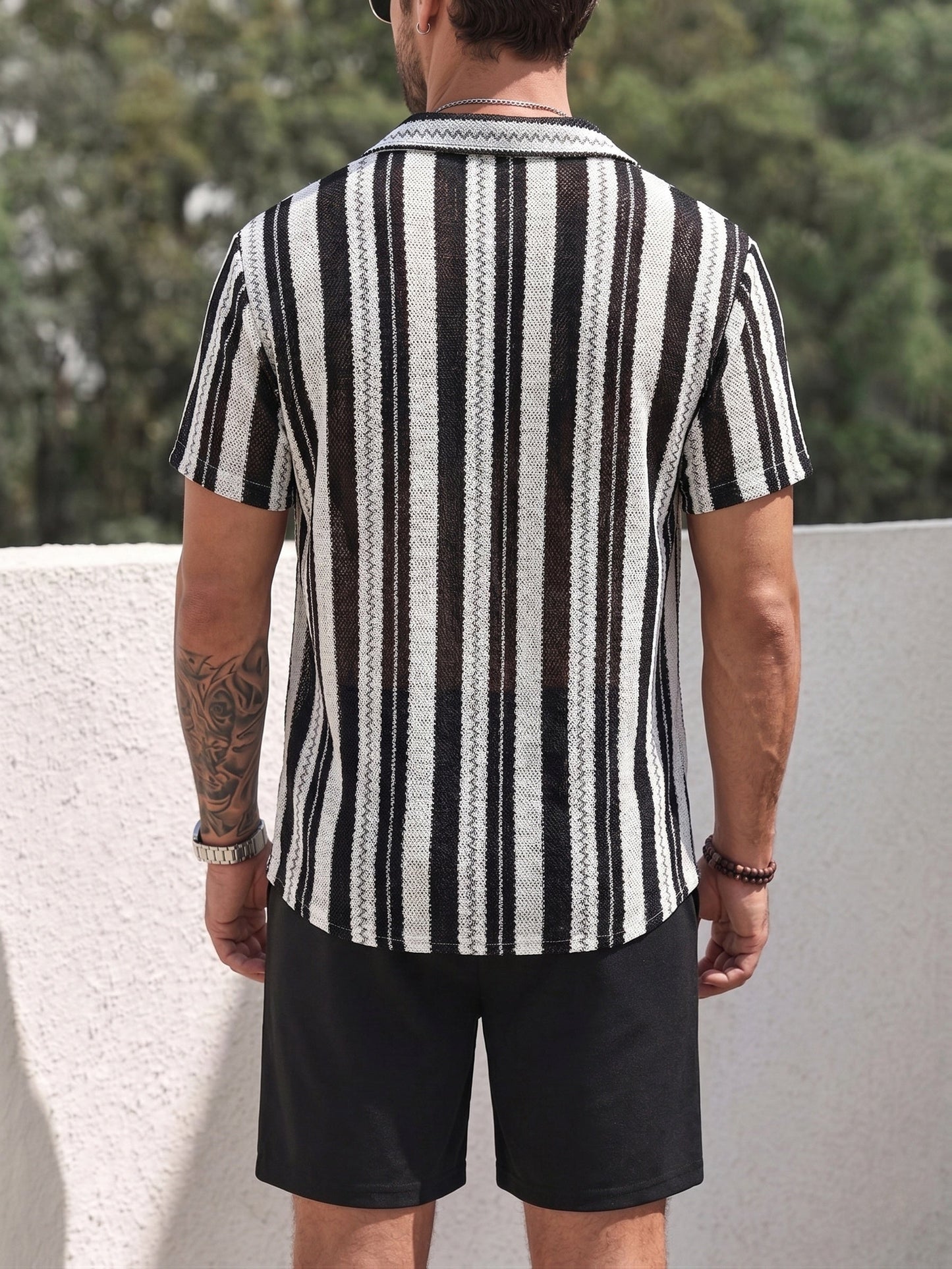 Herren Kurzarm Resorthemd im modernen Streifen-Design für Freizeit und Urlaub