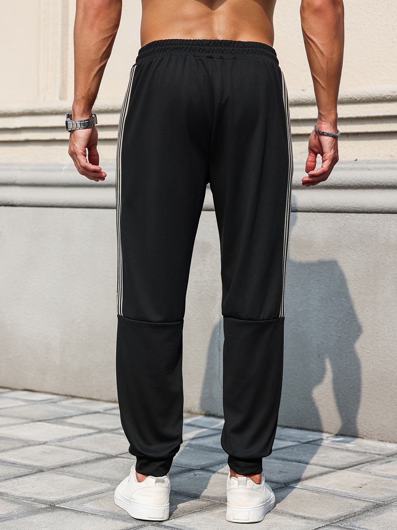 Herren Jogginghose mit sportlichen Seitenstreifen – Moderner Freizeitstil