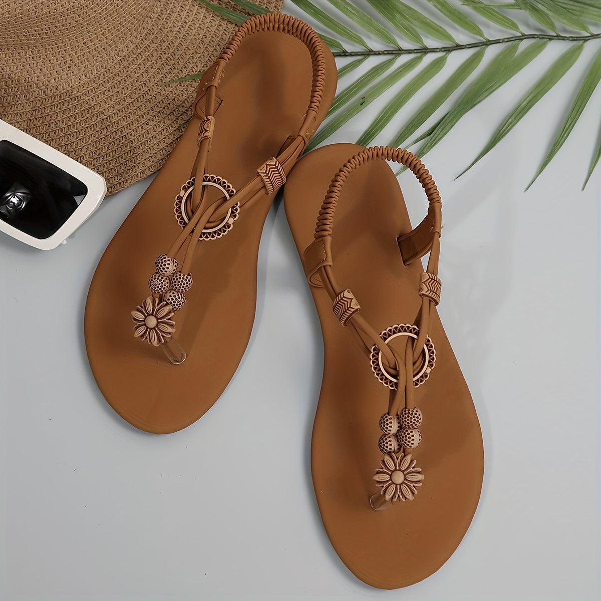 Damen Boho Sandalen mit Blüten- und Perlenverzierung – Bequeme Zehentrenner für Alltag und Urlaub