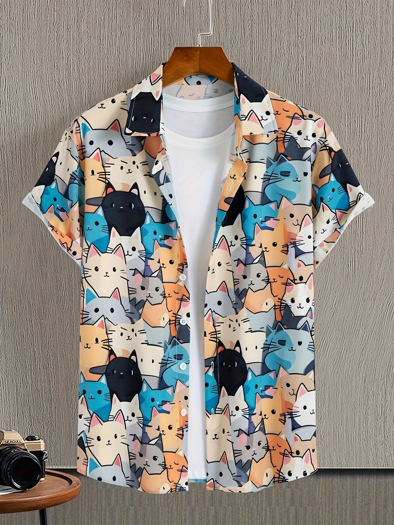 Herren Kurzarmhemd mit Katzenmotiv – Verspieltes Freizeithemd im Cartoon-Stil