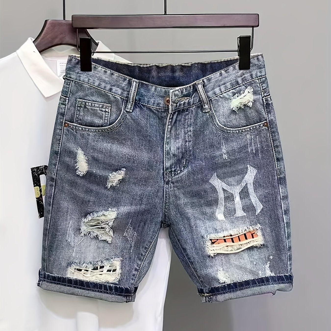 Herren Denim Shorts im Distressed Street Style mit grafischen Details – Lässige Freizeitshorts