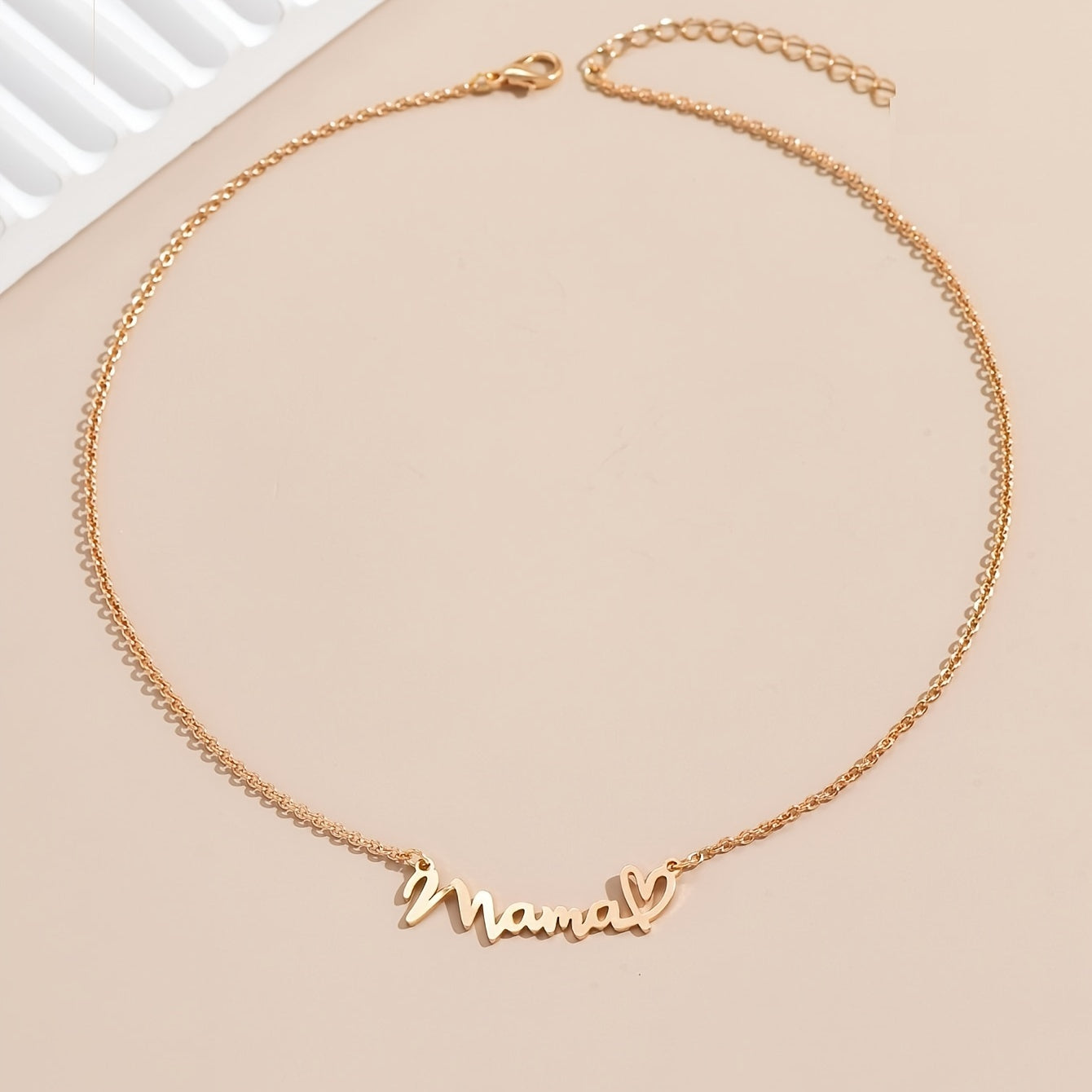 Damen Halskette Mama Herz Schriftzug – Elegante Statementkette zum Muttertag, Geschenk für Mütter