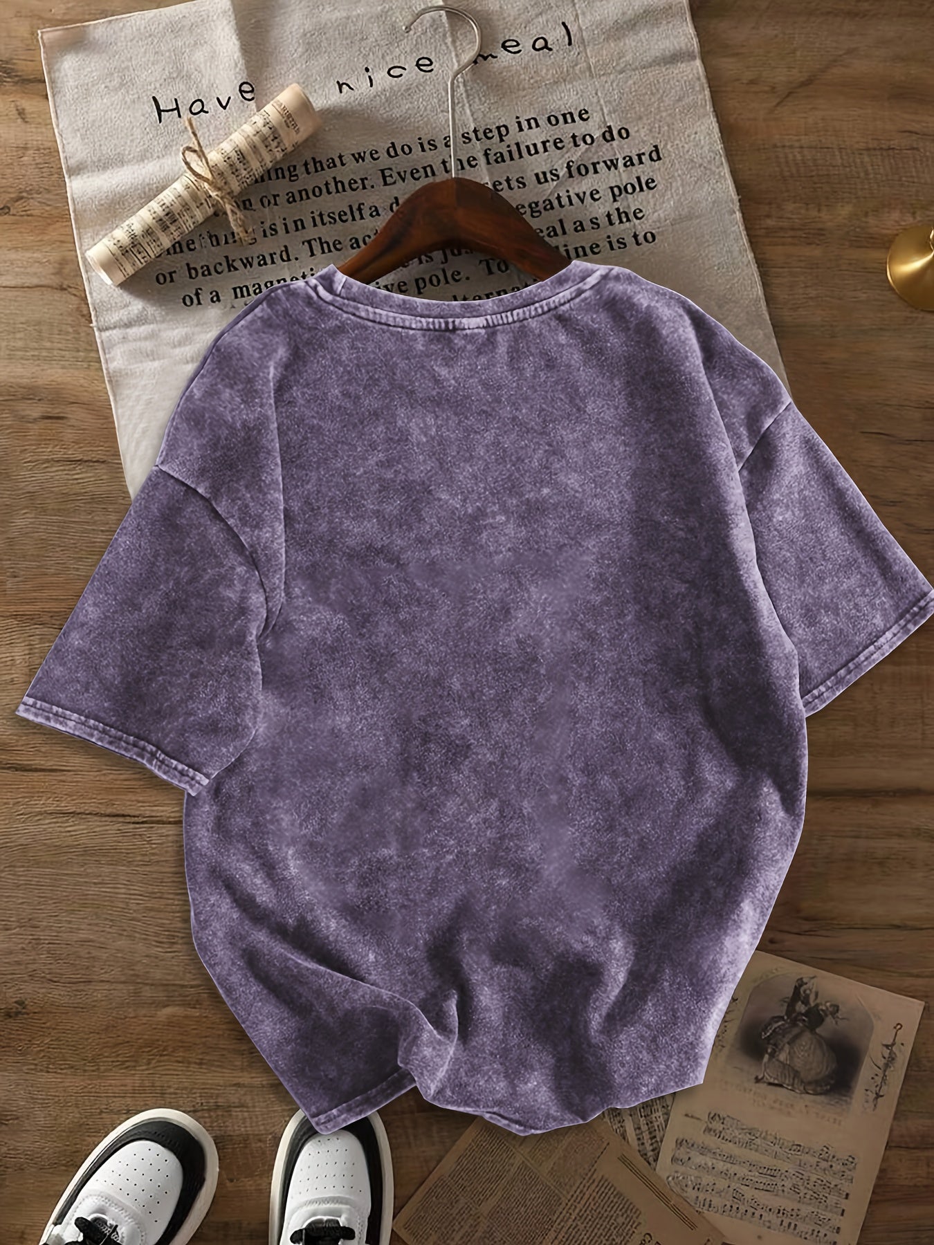 Damen Casual Streetwear T-Shirt mit Jeans-Shorts – Trendiges Freizeit-Outfit für den Sommer