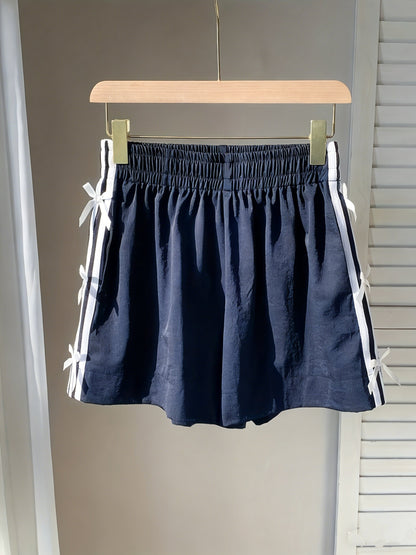 Damen Sommer Shorts mit Schleifendetail und sportlichem Streifen – Freizeit & Urlaub