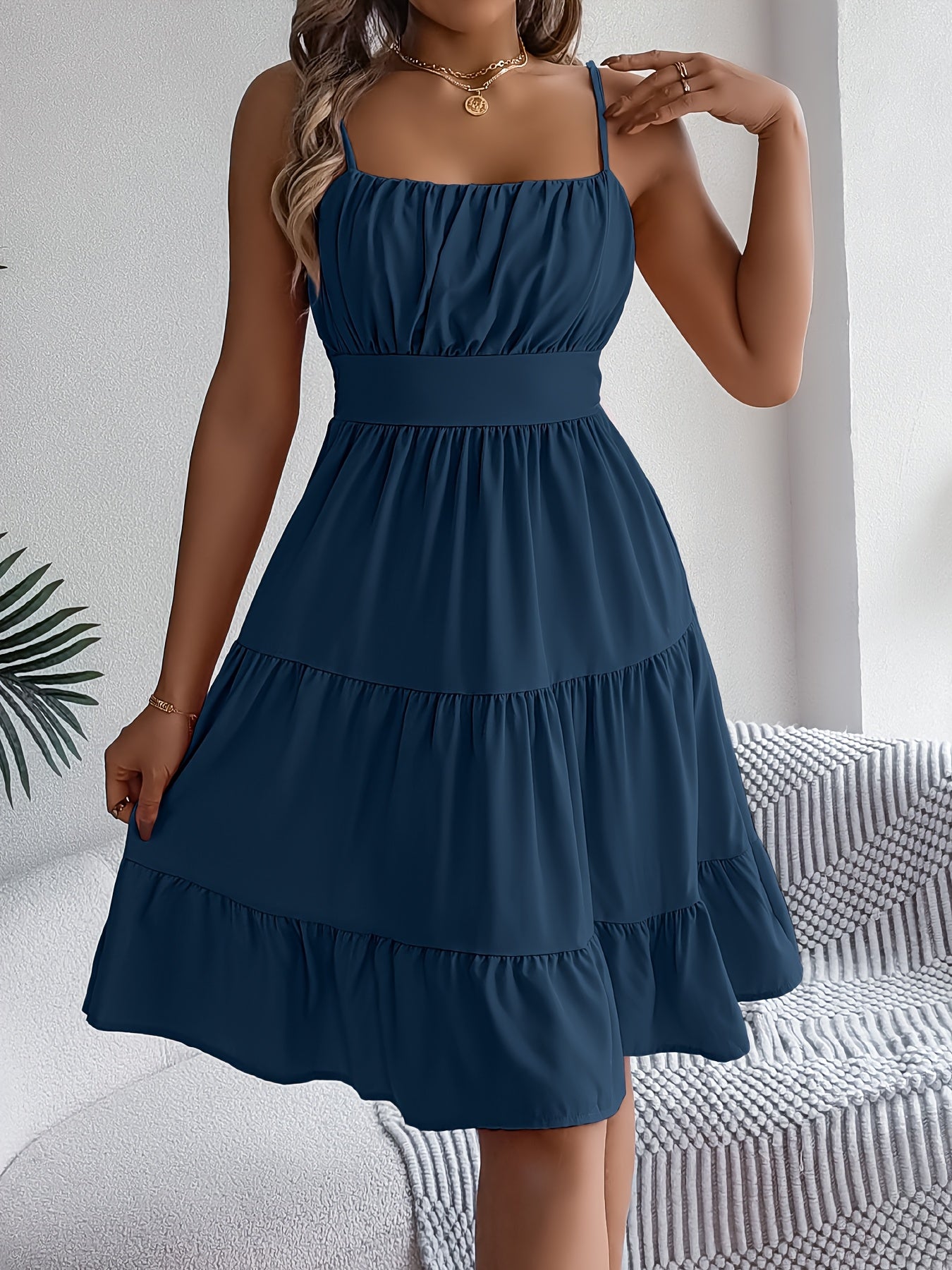 Damen Sommerkleid mit Spaghettiträgern und Volant – Elegantes Freizeit- & Urlaubskleid