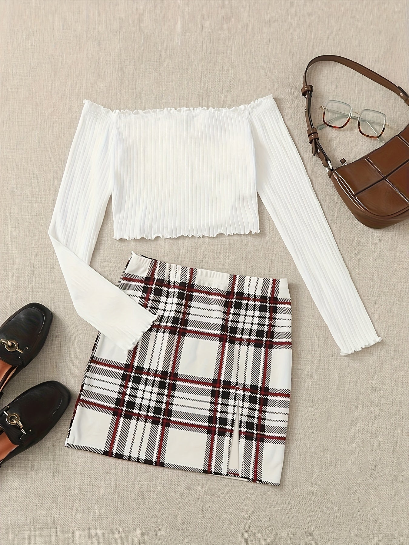 Damen Off-Shoulder Zweiteiler Set – Elegantes Oberteil mit Falten & Karierter Minirock – Perfekt für Frühling und Sommer