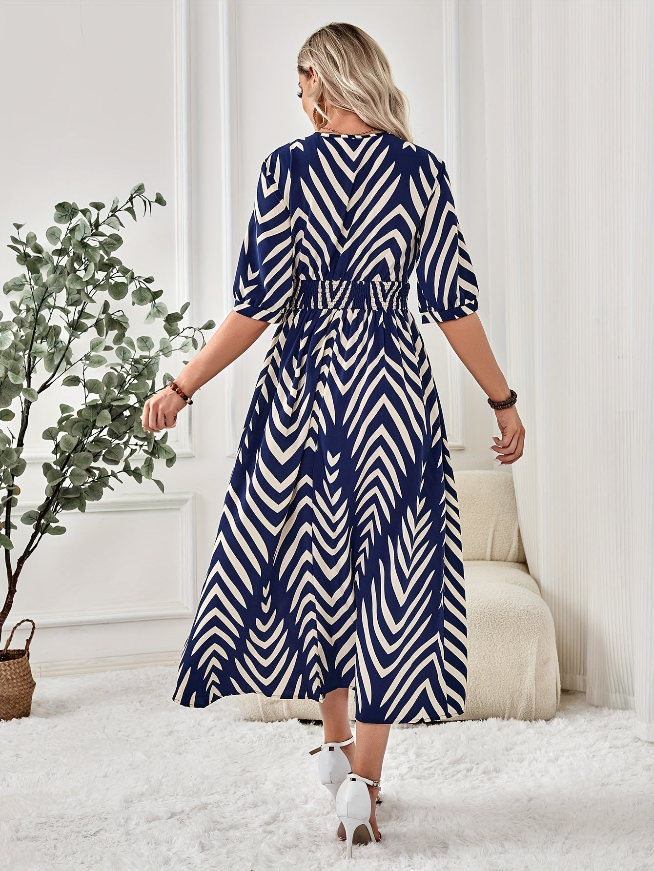 Damen Maxikleid mit Chevron-Muster und Wickeloptik – Eleganter Look für Alltag und besondere Anlässe