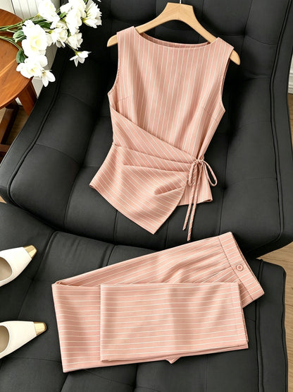 Damen Business Set mit Nadelstreifen – Ärmelloses Wickel-Top und Elegante Hose