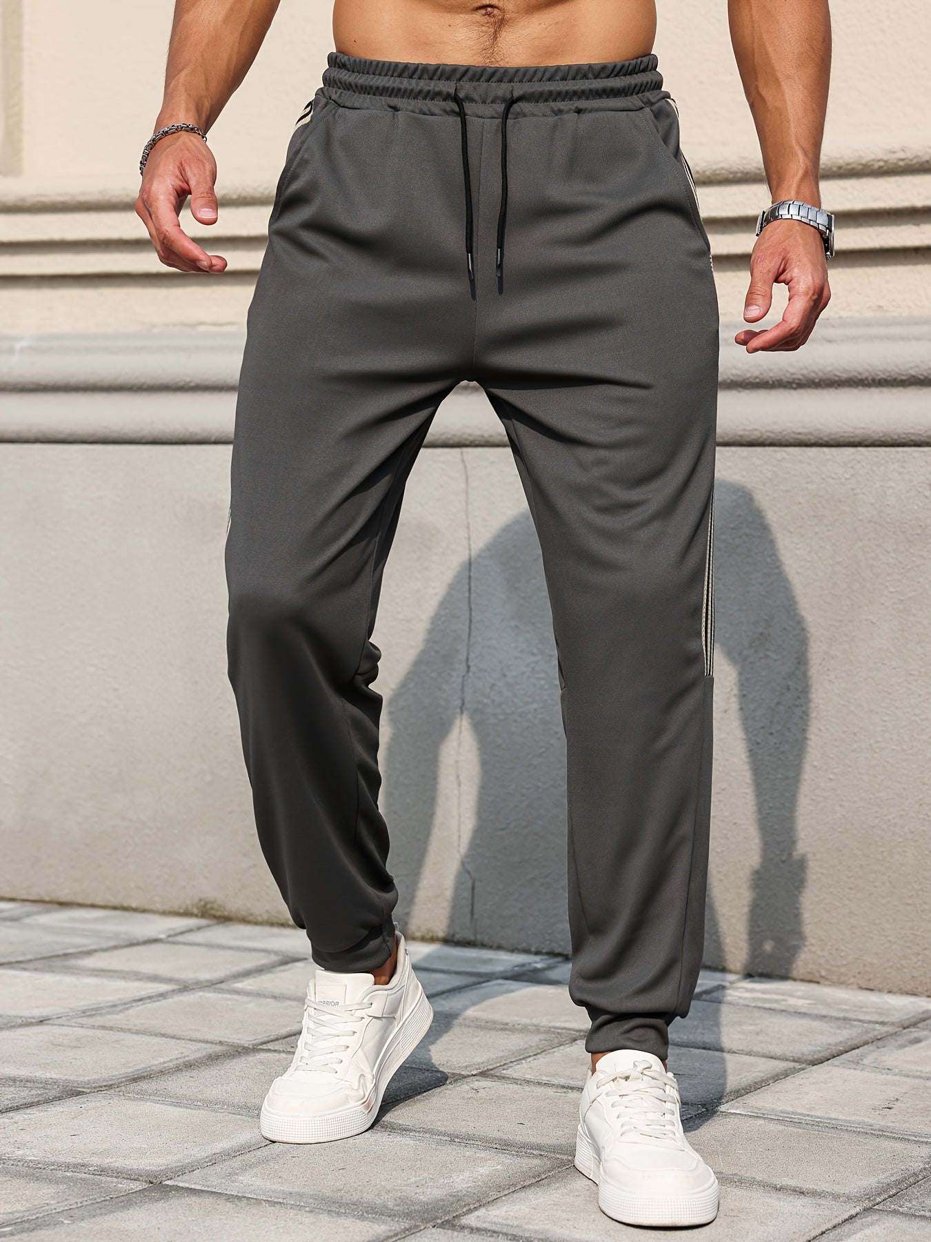 Herren Jogginghose mit sportlichen Seitenstreifen – Moderner Freizeitstil