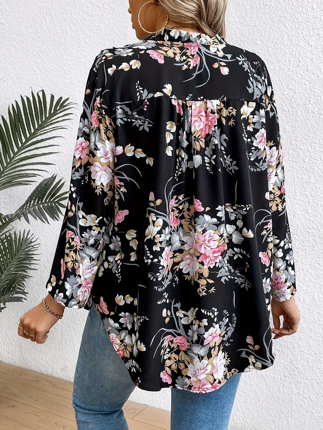 Damen Elegante Bluse mit Blumenmuster und V-Ausschnitt – Perfekt für Alltag und Büro