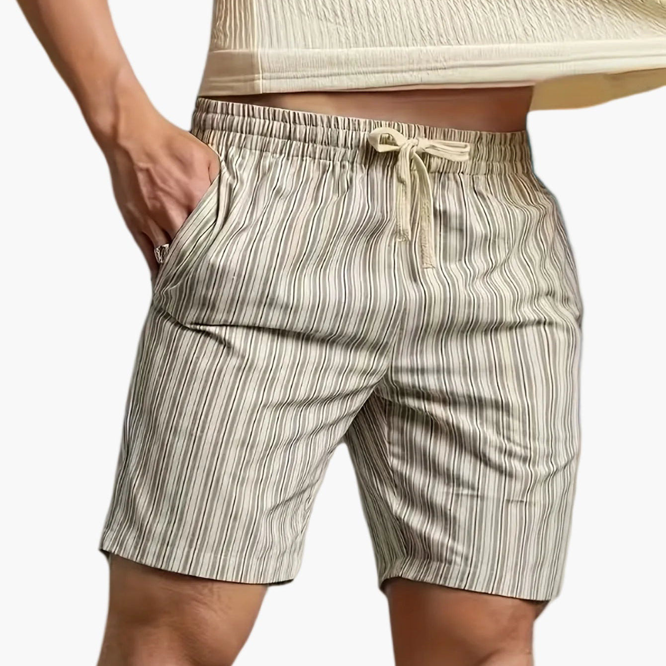 Herren Lounge- und Freizeitsset – Struktur T-Shirt & Gestreifte Shorts, Komfort für Alltag & Entspannung