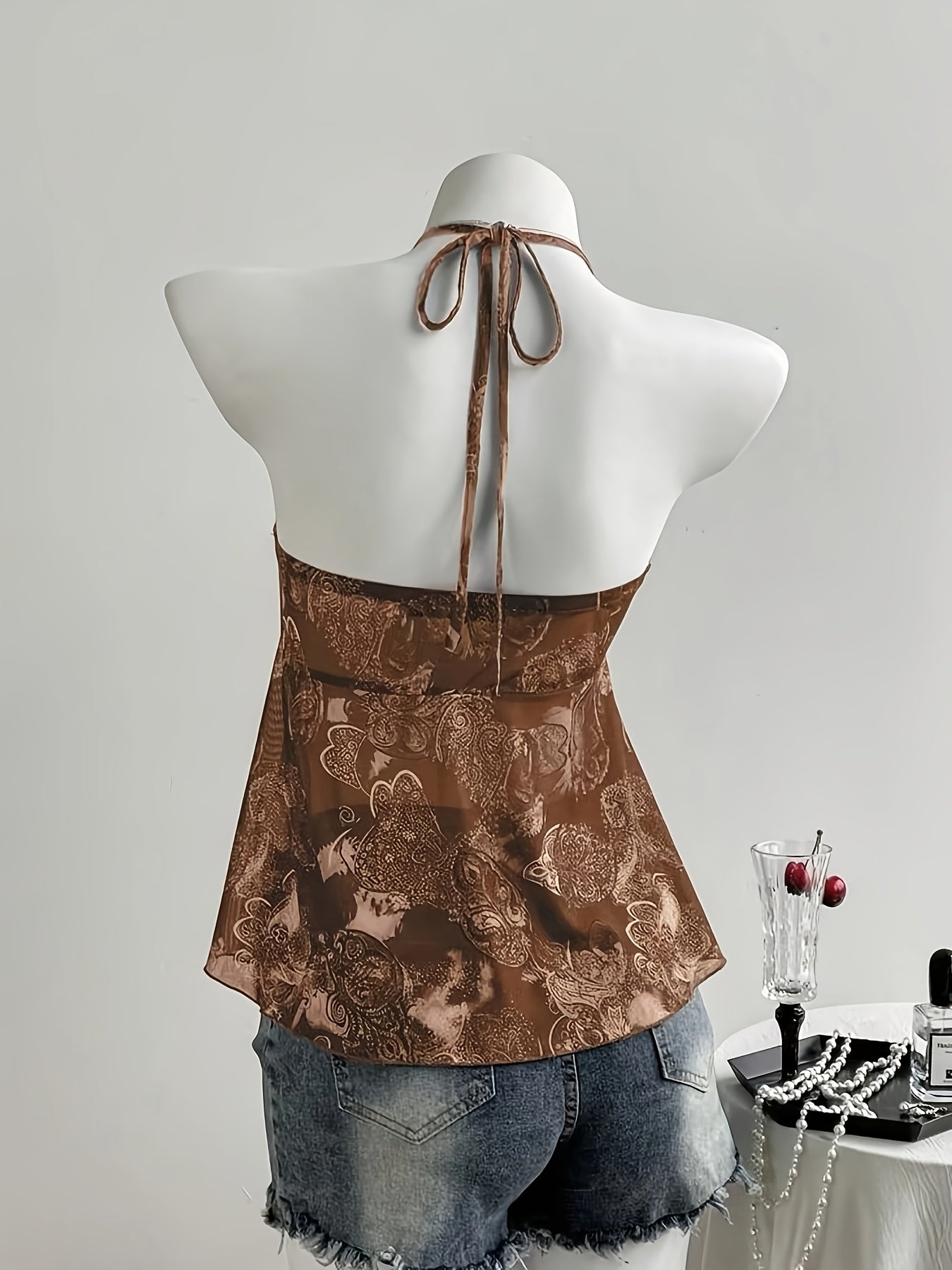 Damen Halterneck Volant-Top mit Herzmuster und Rüschen – Verspielter, femininer Look für Freizeit und Ausgehen